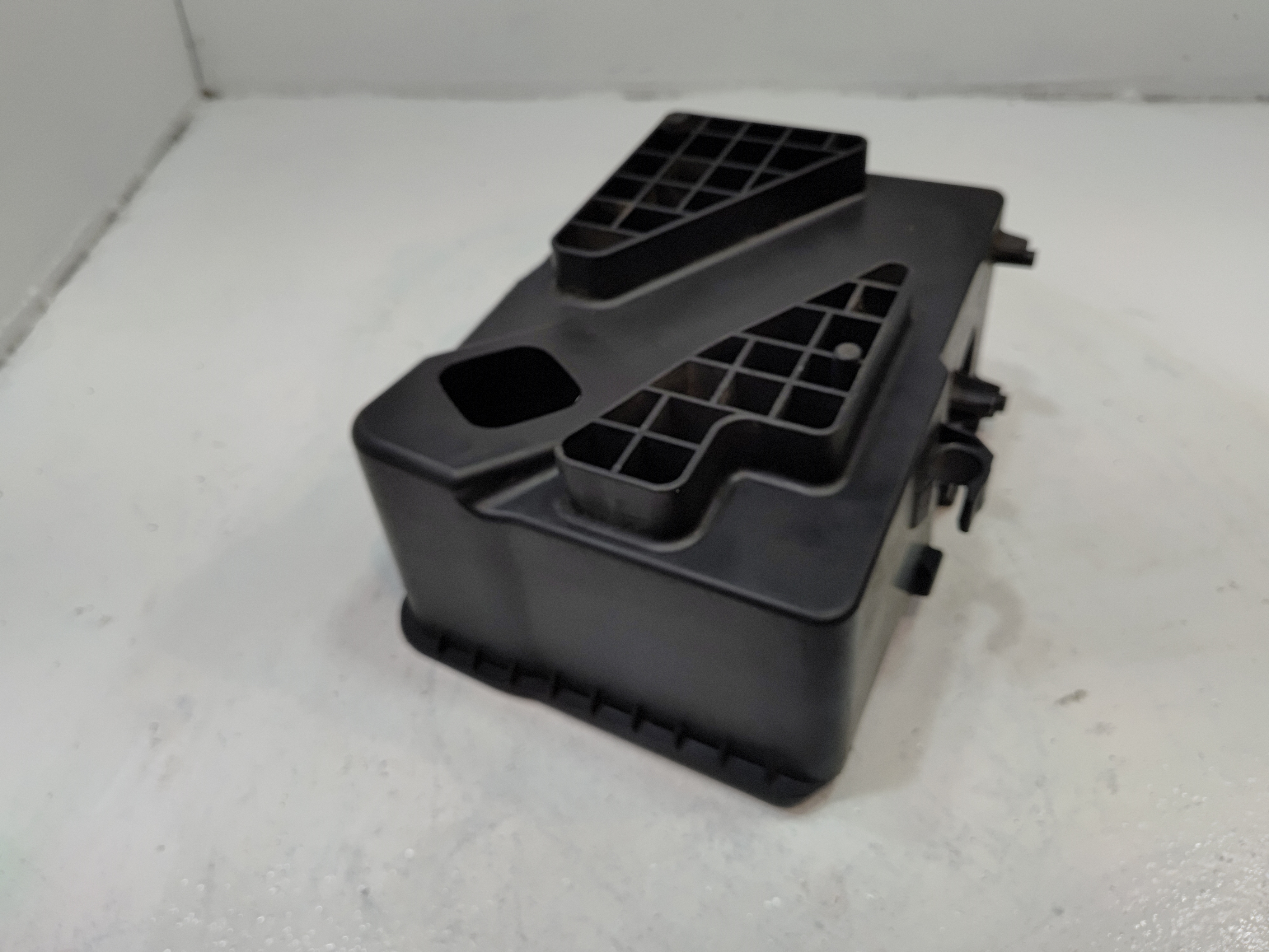 2016-2017 Acura MDX 3.5L Battery Tray Holder Housing Box Lower Mount Bracket OEM