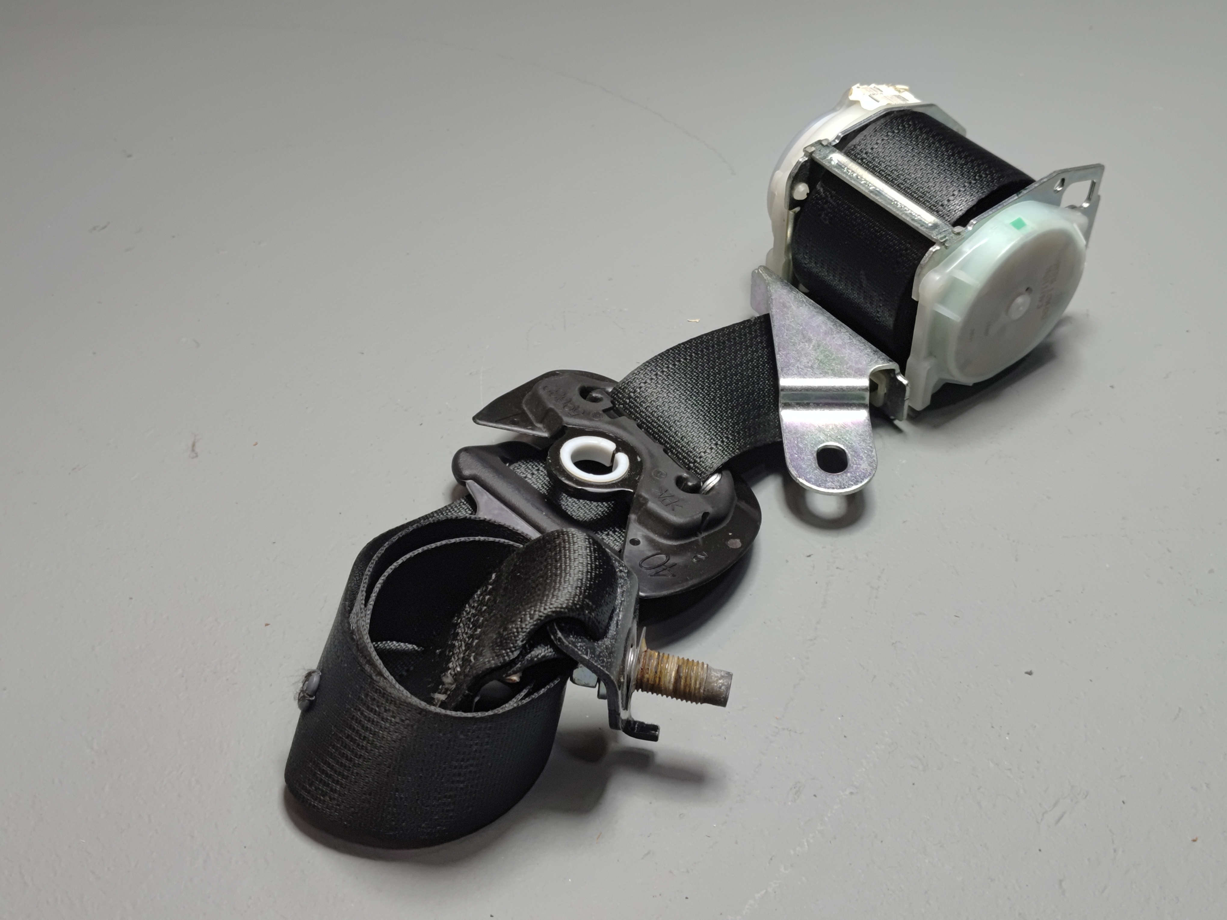 2014-2020 Acura MDX Rear Driver Side 2nd Row Seatbelt Seat Belt Retractor OEM