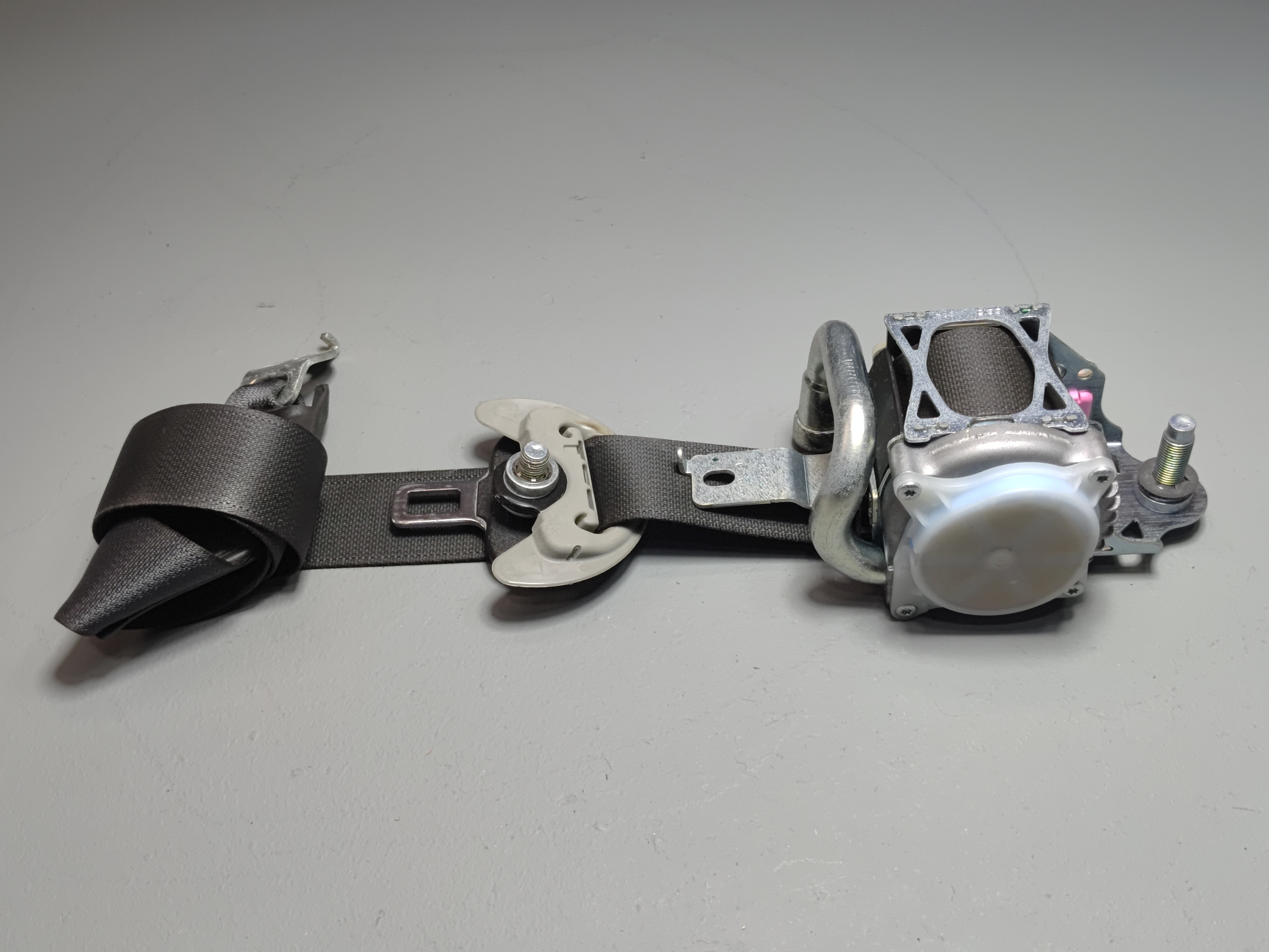 2014-2020 Acura MDX Front Left Driver Side Seat Belt Seatbelt Retractor OEM