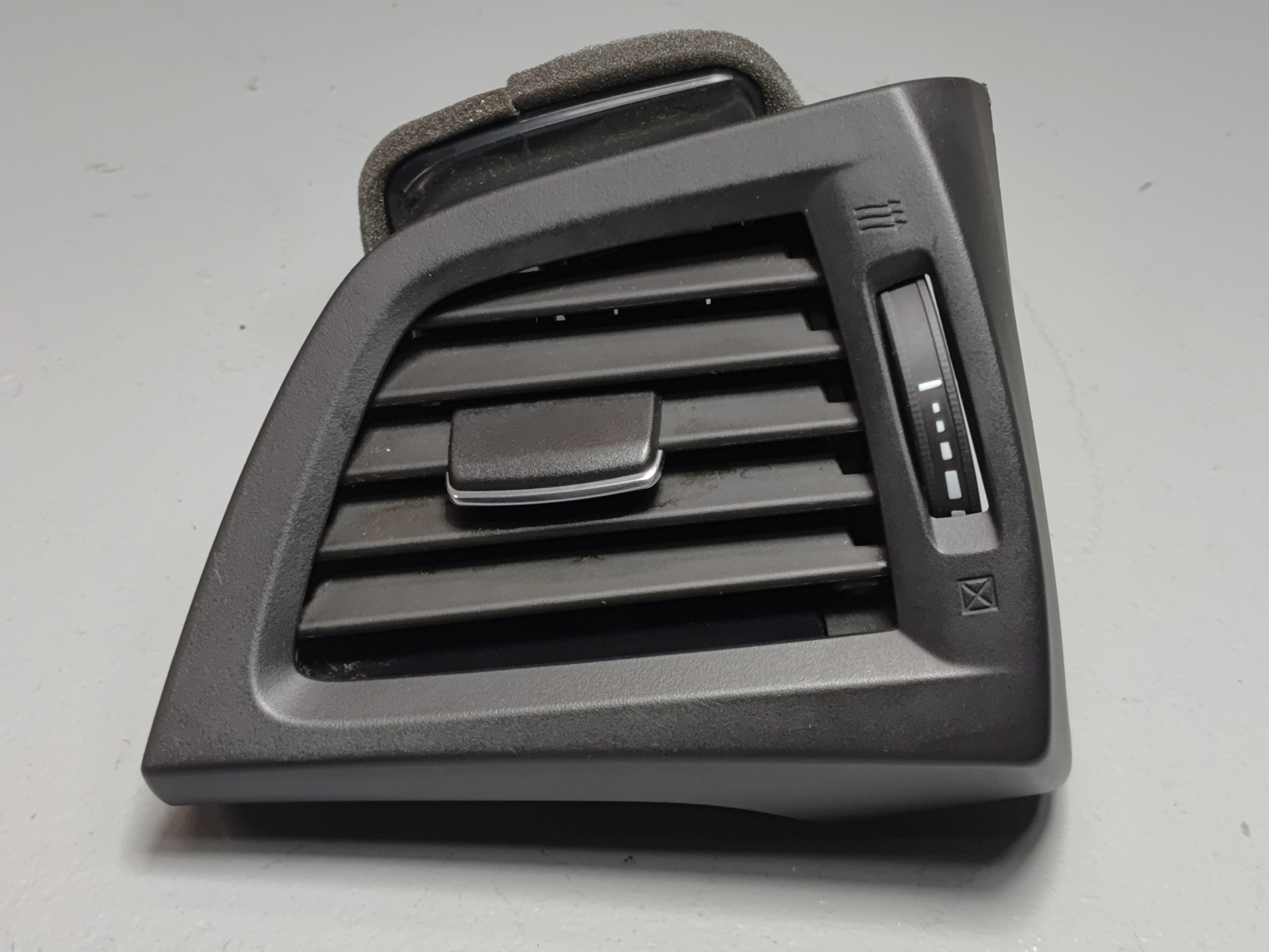 2014-20 Acura MDX Instrument Panel Passenger Side Outer Air Vent Grille OEM