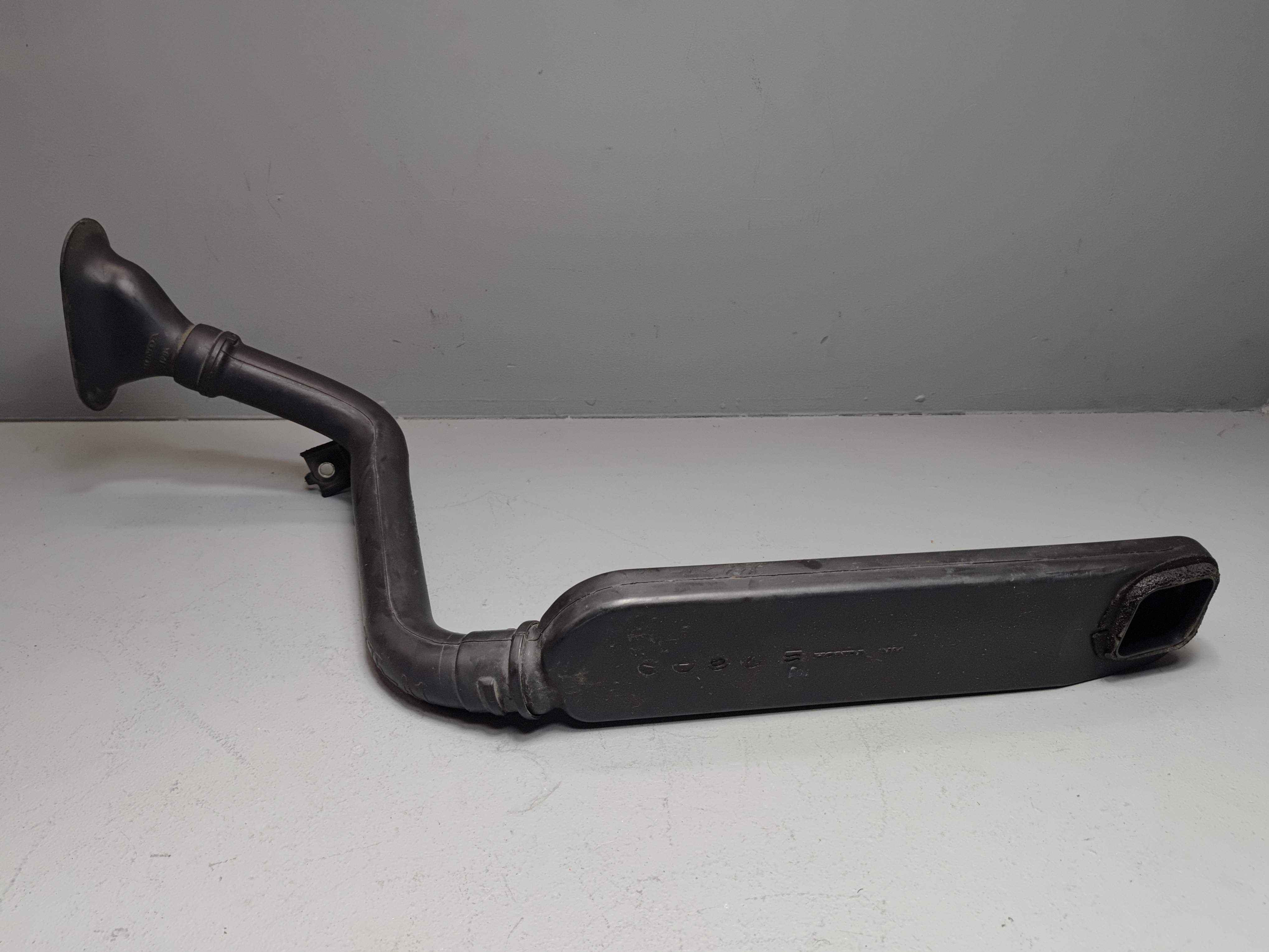 2017-2020 ACURA MDX BATTERY TRAY HOLDER BOX LOWER AIR DUCT TUBE PIPE LINE OEM