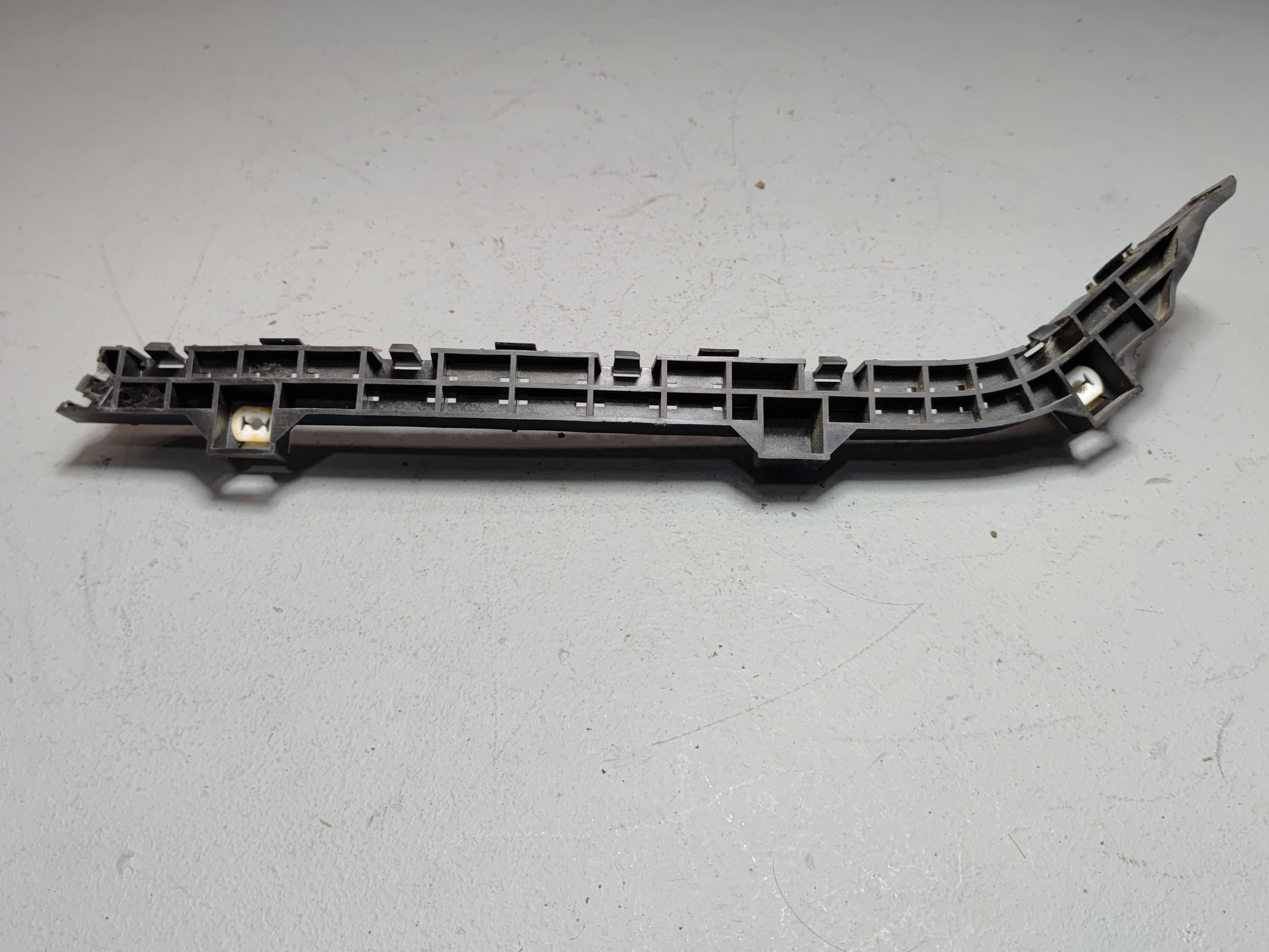 ACURA MDX REAR BUMPER RIGHT PASSENGER SIDE SPACER BRACKET  2014 - 2020 OEM