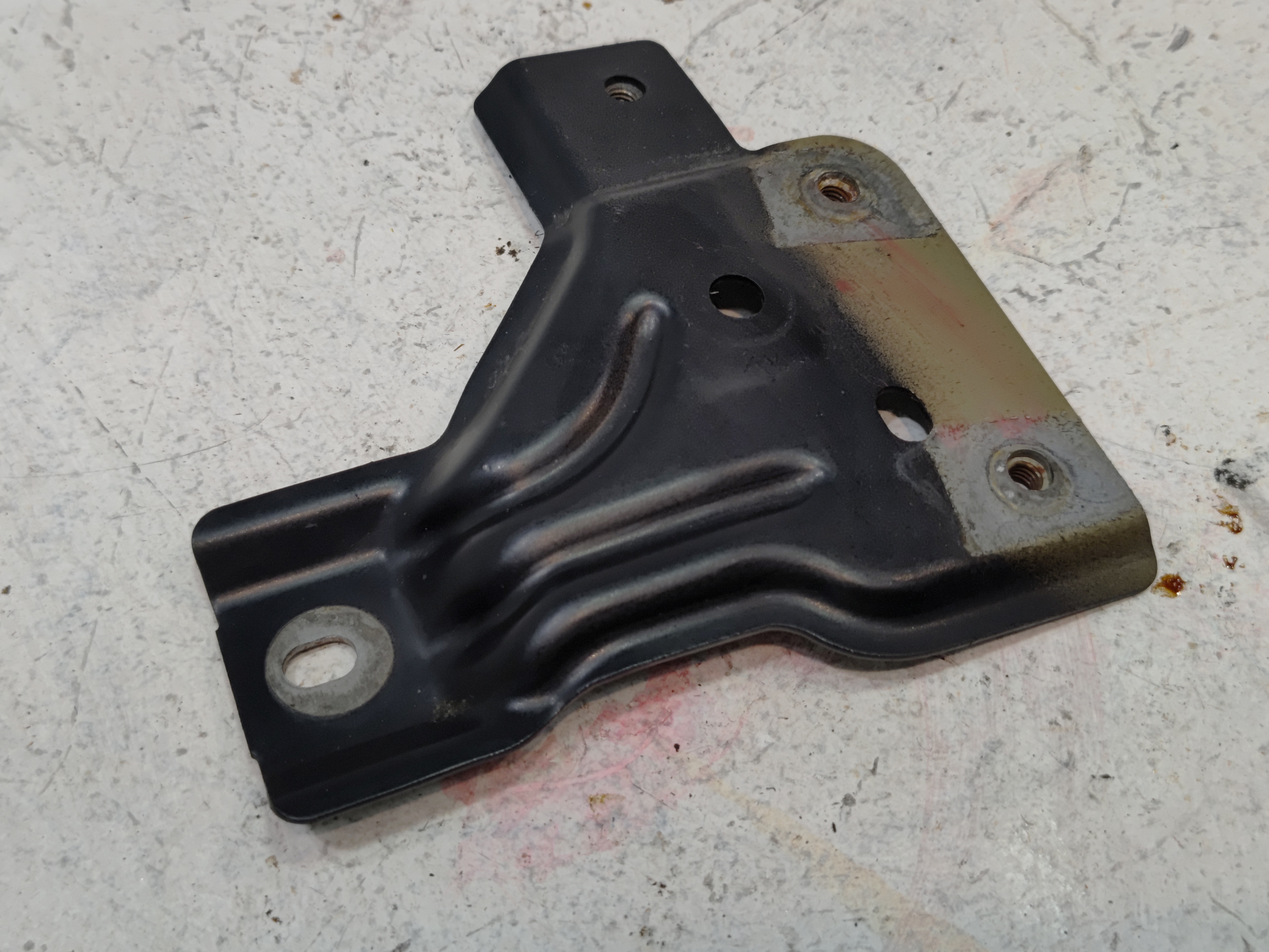 2014-2020 ACURA MDX FRONT PASSENGER SIDE FENDER LOWER MOUNT BRACKET NH731P OEM