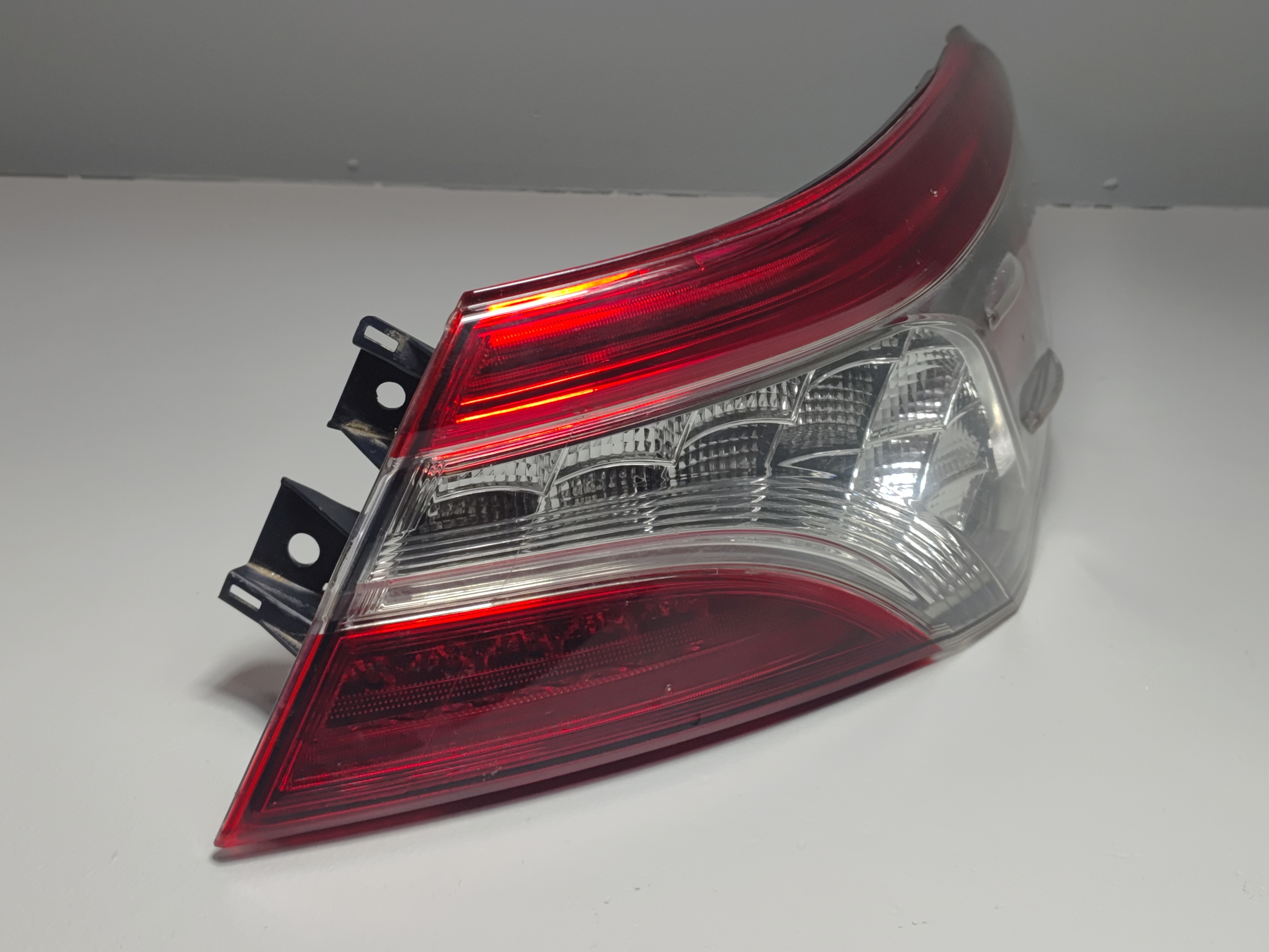 TOYOTA CAMRY 2018-19 XSE REAR PASSENGER SIDE OUTER TAILLIGHT LIGHT FULL LED OEM