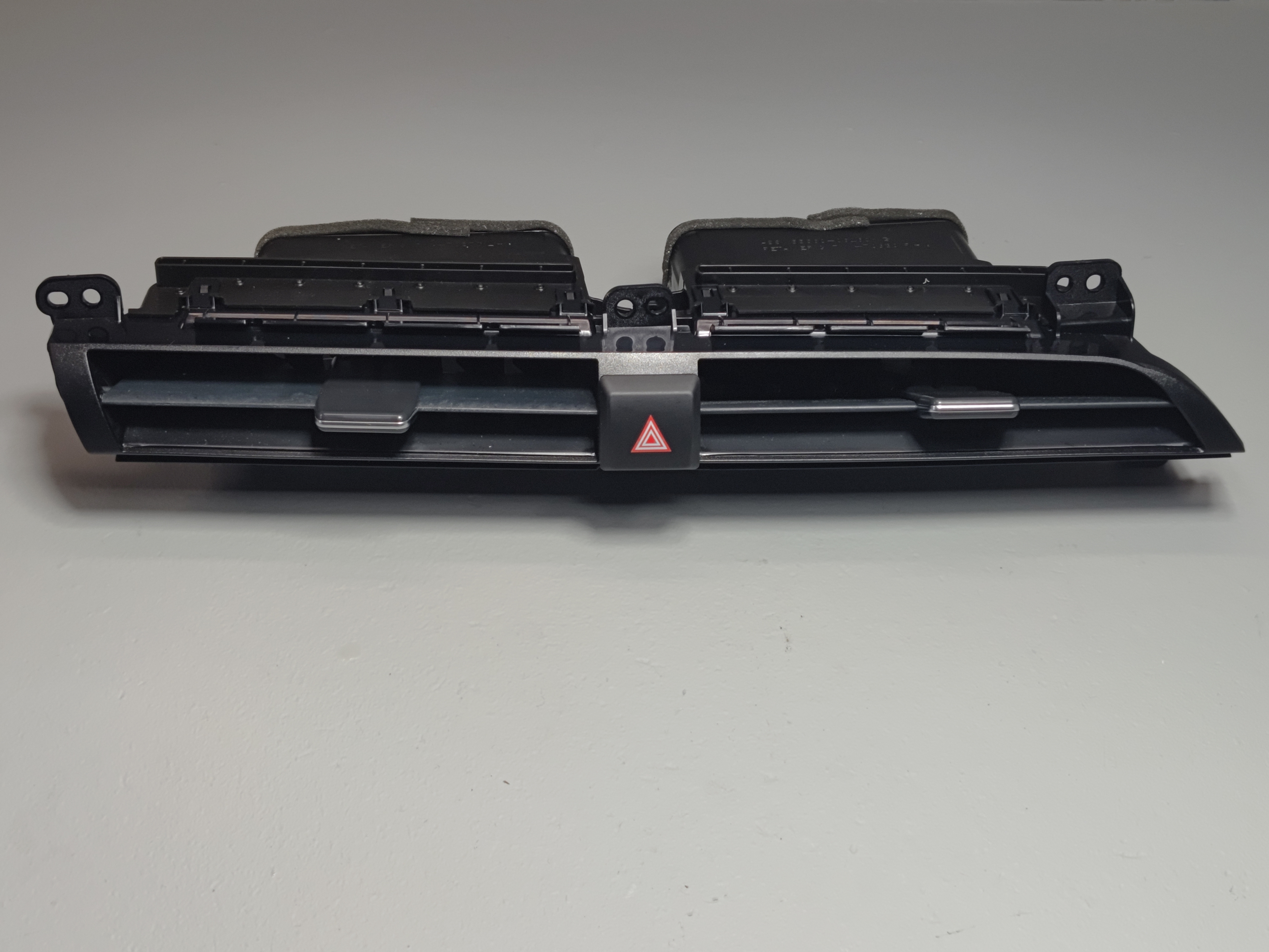 2018-2020 Toyota Camry Dashboard Center Outer Air Vent Grille OEM