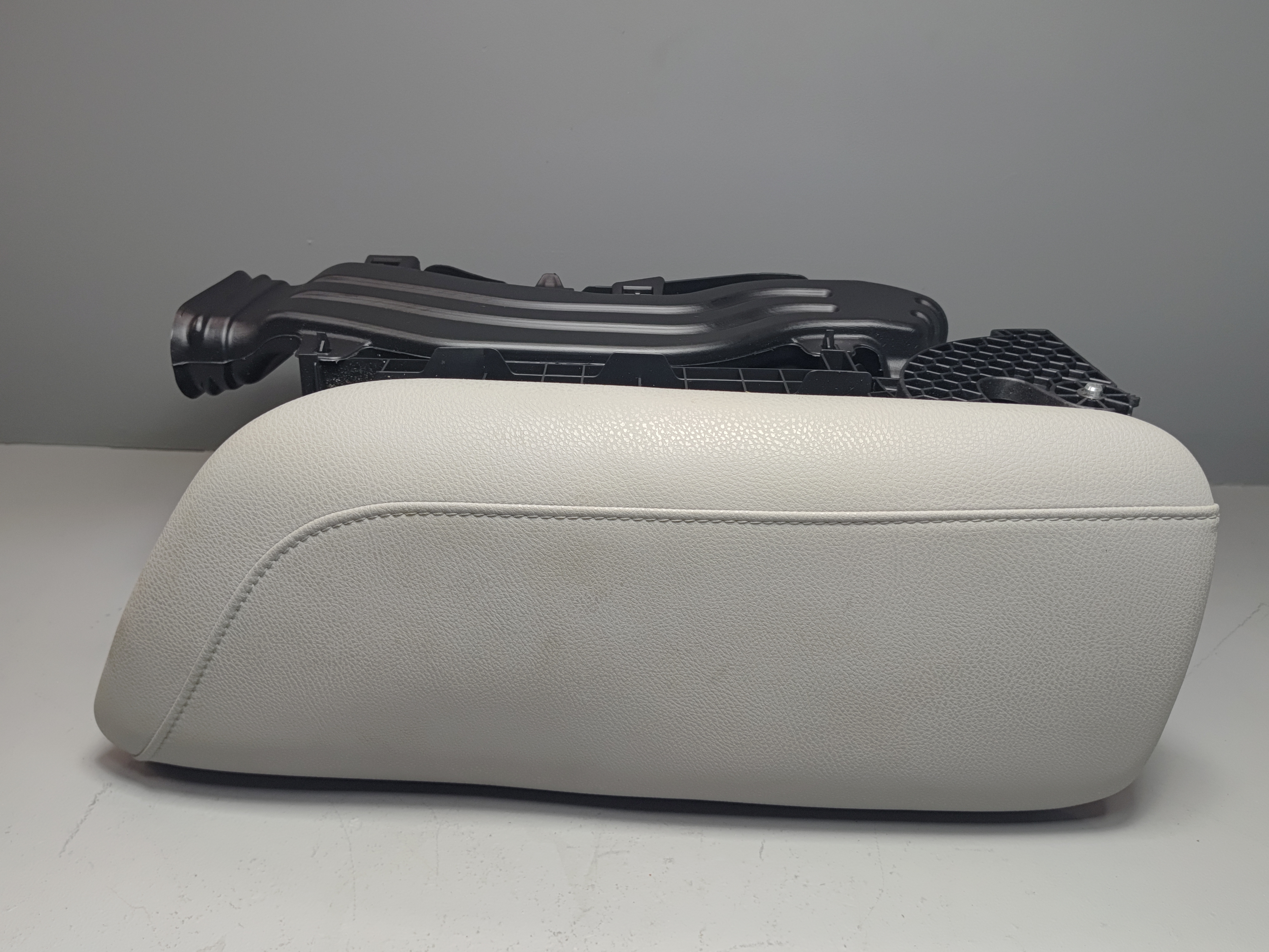 2018-20 Toyota Camry XSE Center Console Armrest Storage Compartment Box OEM Gray
