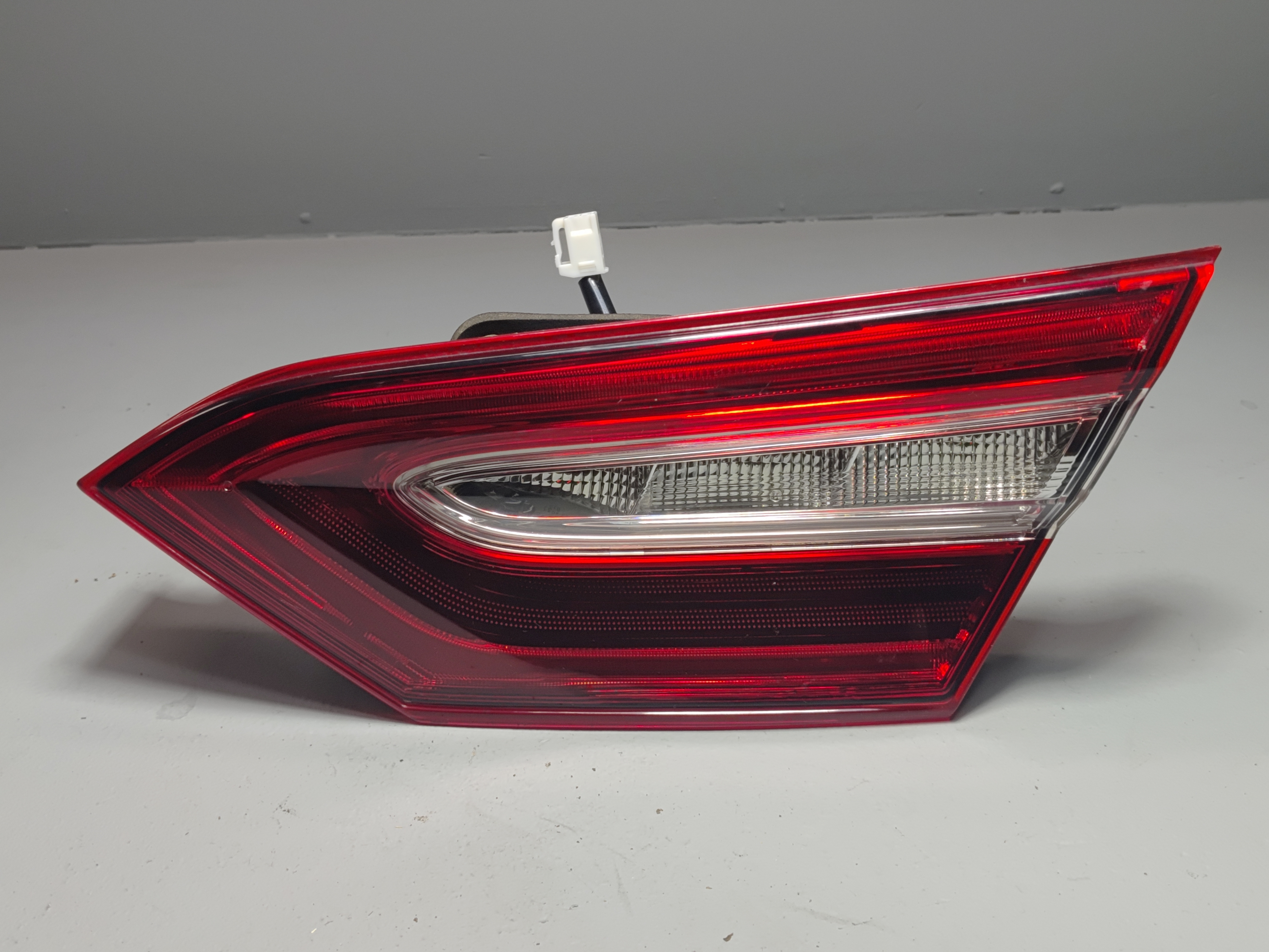 2018-2020 Toyota Camry Rear Right Passenger Side Inner Taillight Light Lamp OEM
