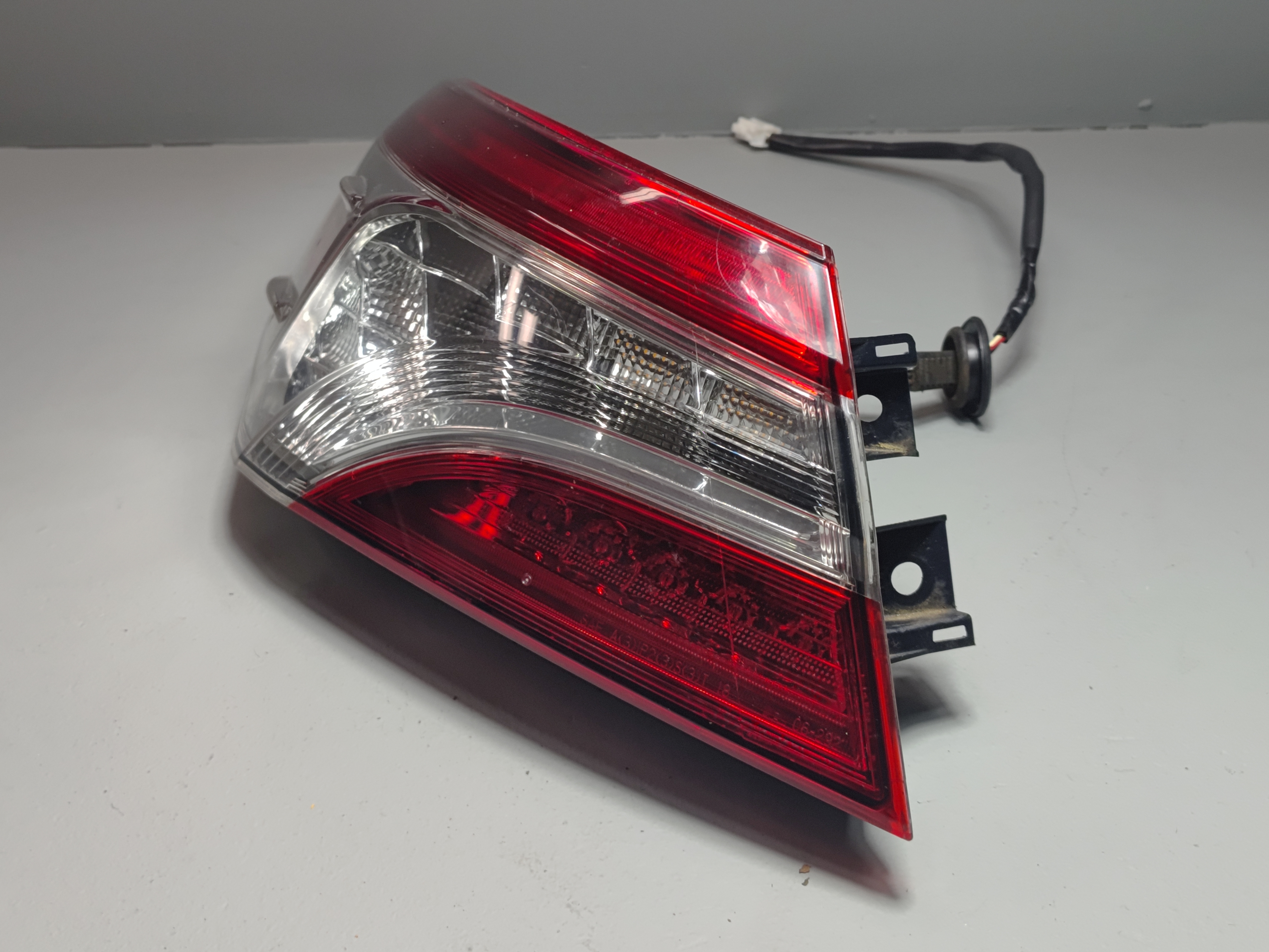 2018-2019 TOYOTA CAMRY XSE REAR DRIVER SIDE OUTER TAILLIGHT LIGHT FULL LED OEM