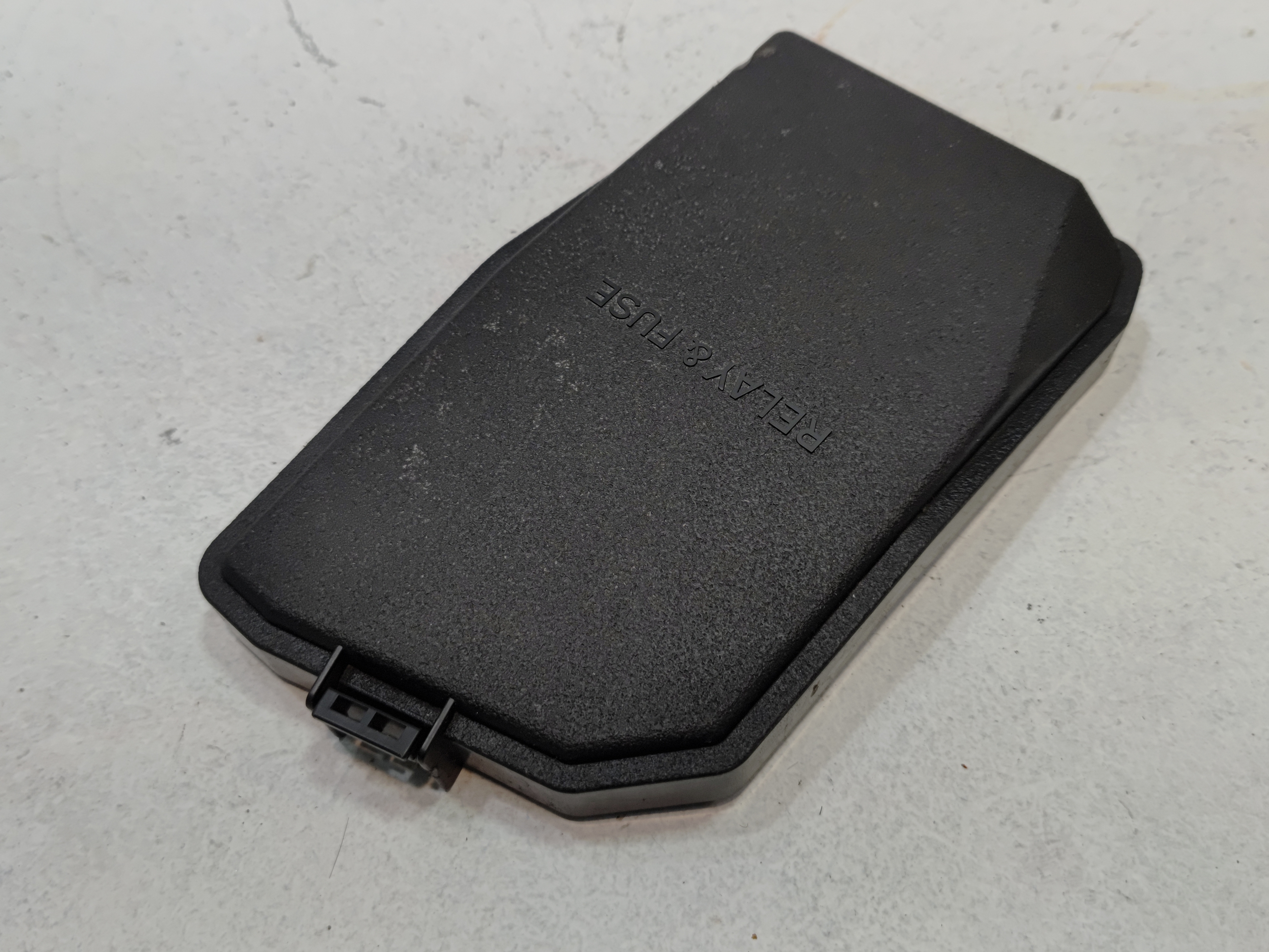 2018-2024 TOYOTA CAMRY 2.5L RELAY BLOCK FUSE BOX COVER UPPER LID OEM