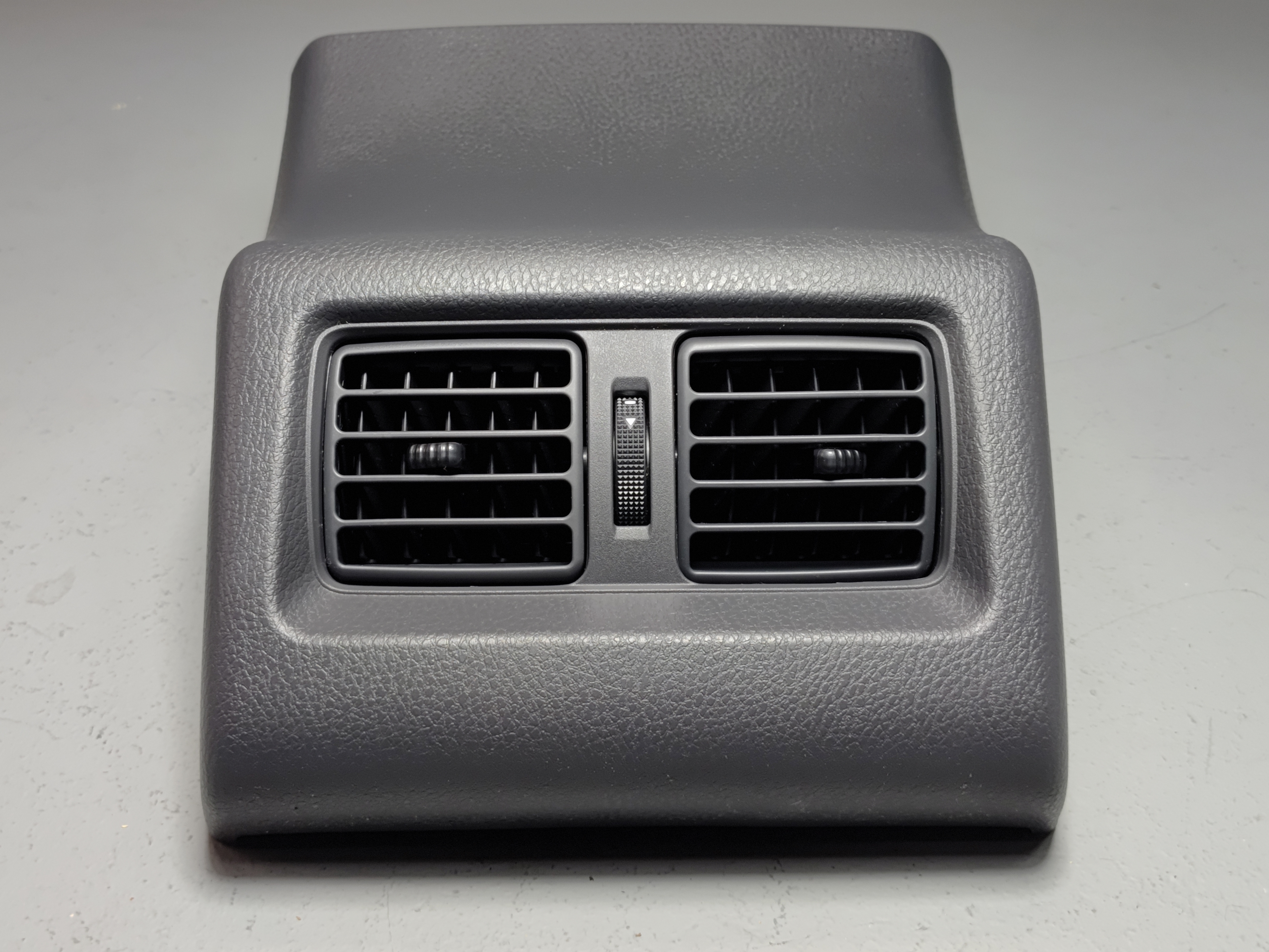 2018-2024 TOYOTA CAMRY XSE REAR CENTER CONSOLE TRIM COVER W/ AIR VENT GRILL OEM