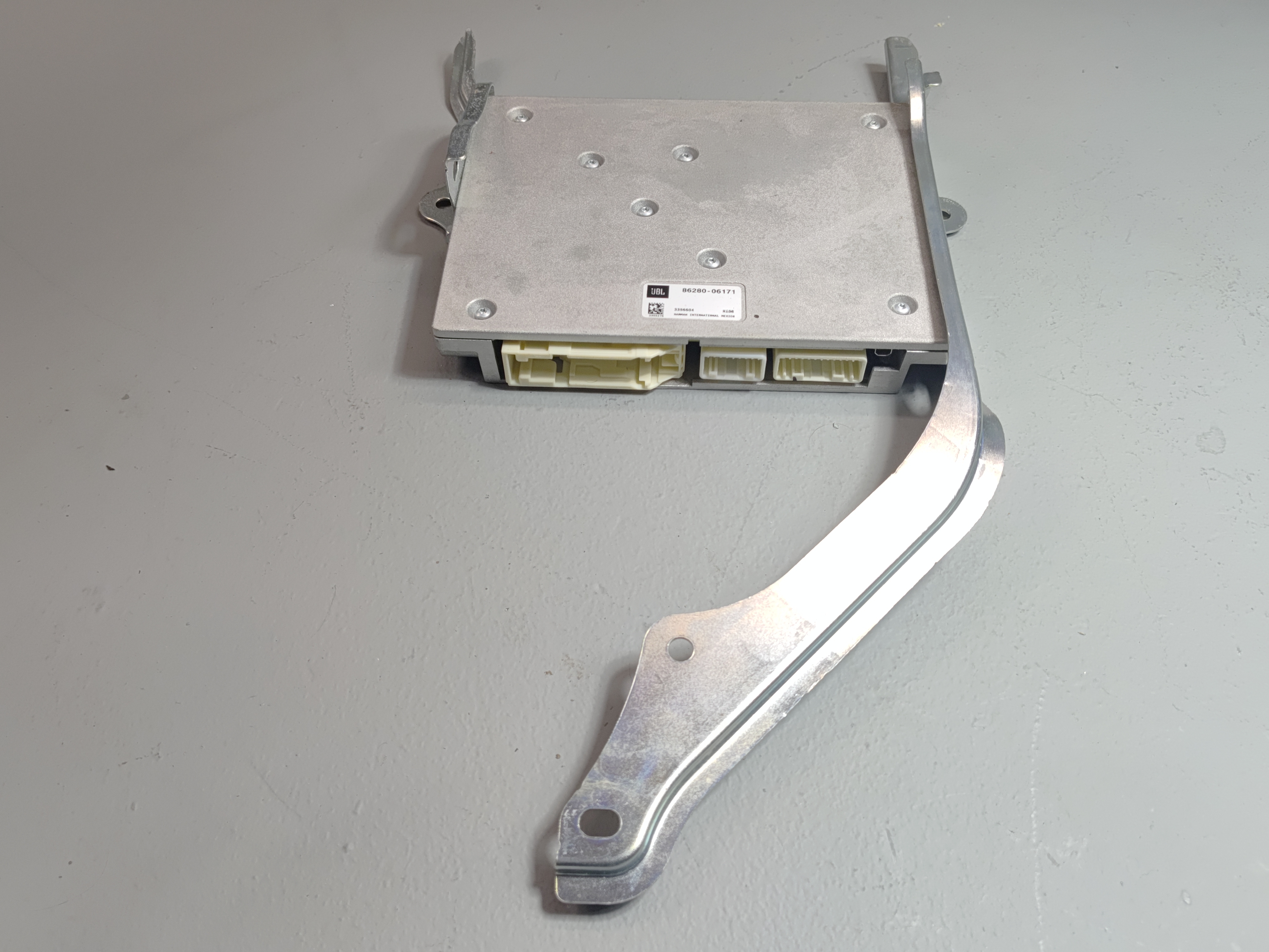 2018-2024 TOYOTA CAMRY AMP RADIO HIFI LEAR AUDIO SOUND SYSTEM JBL AMPLIFIER OEM