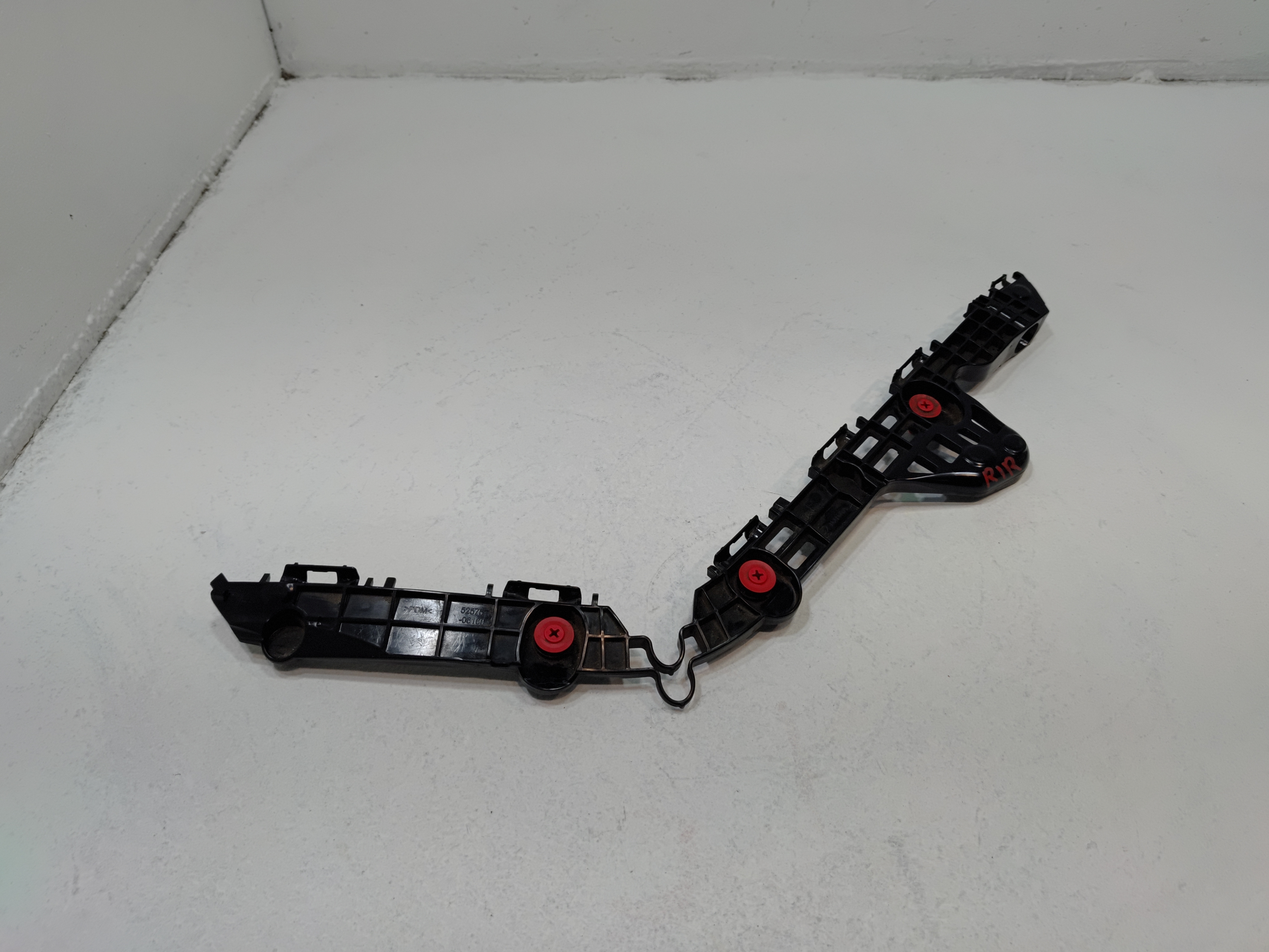 TOYOTA CAMRY 2018-2024 REAR BUMPER PASSENGER SIDE RETAINER BRACKET BRACE OEM