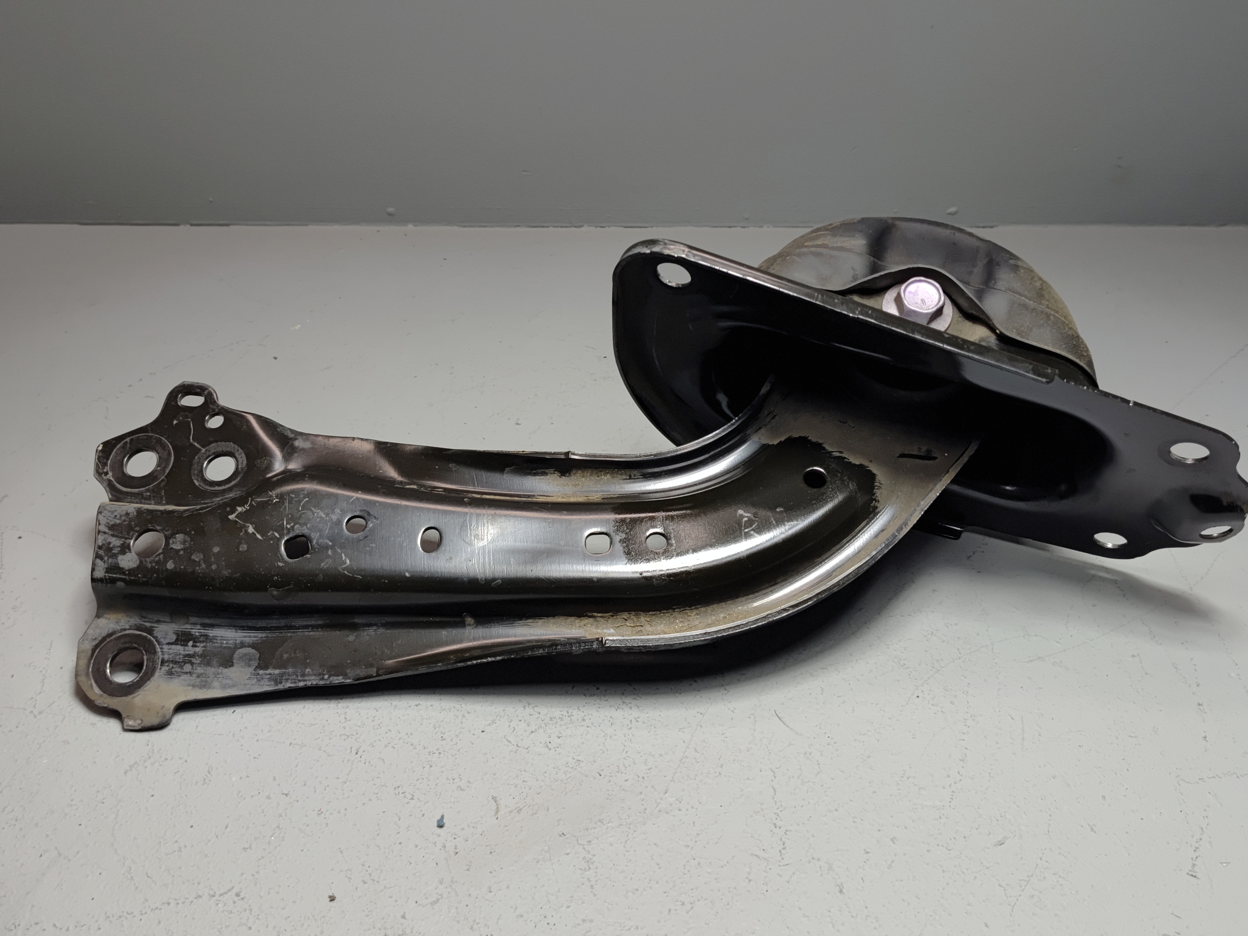 TOYOTA CAMRY 2018-2025 REAR DRIVER SIDE TRAILING CONTROL ARM W/ BRACKET OEM
