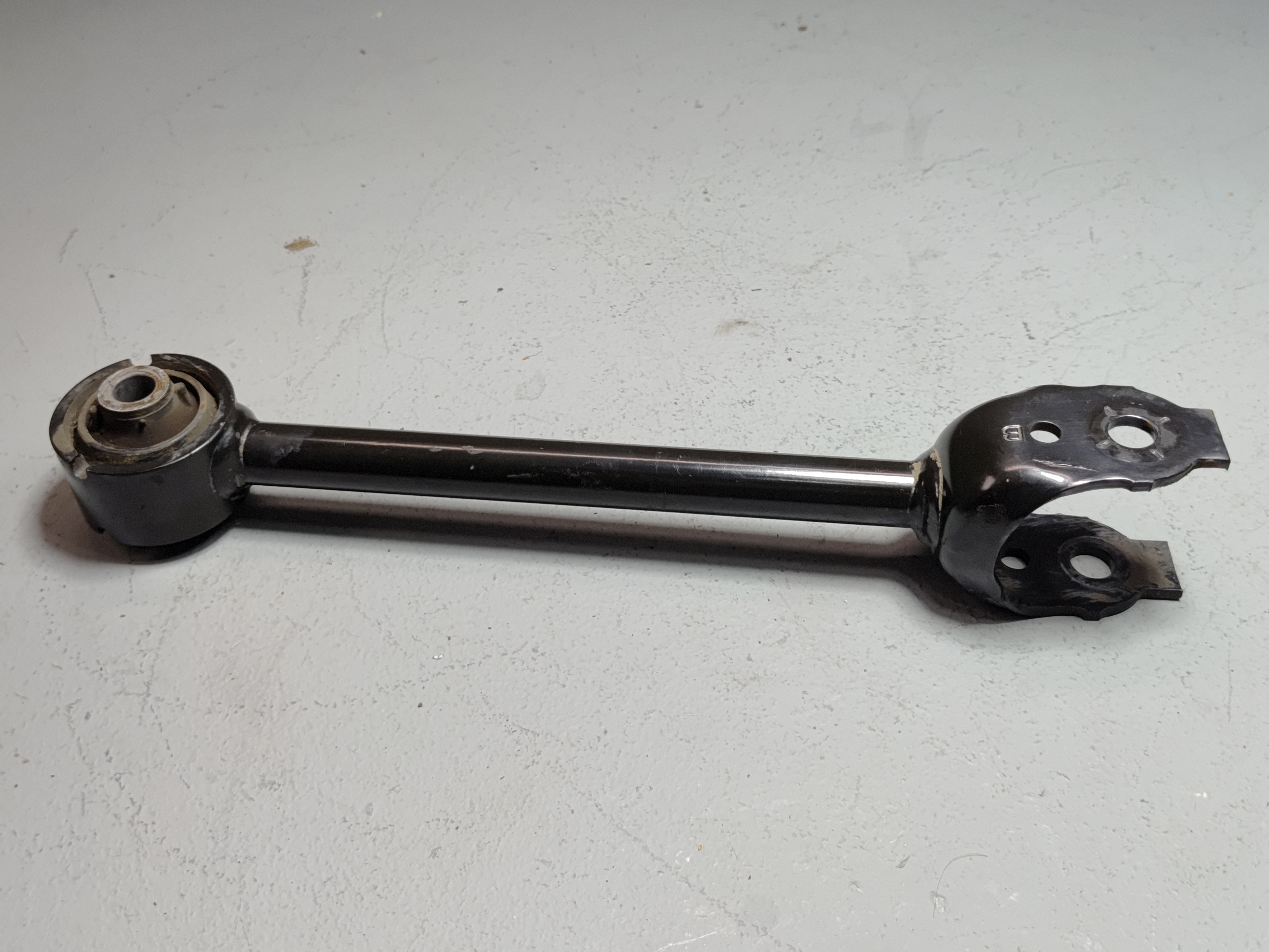 TOYOTA CAMRY 2018-2025 REAR LEFT OR RIGHT SIDE SUSPENSION CONTROL LOWER ARM OEM