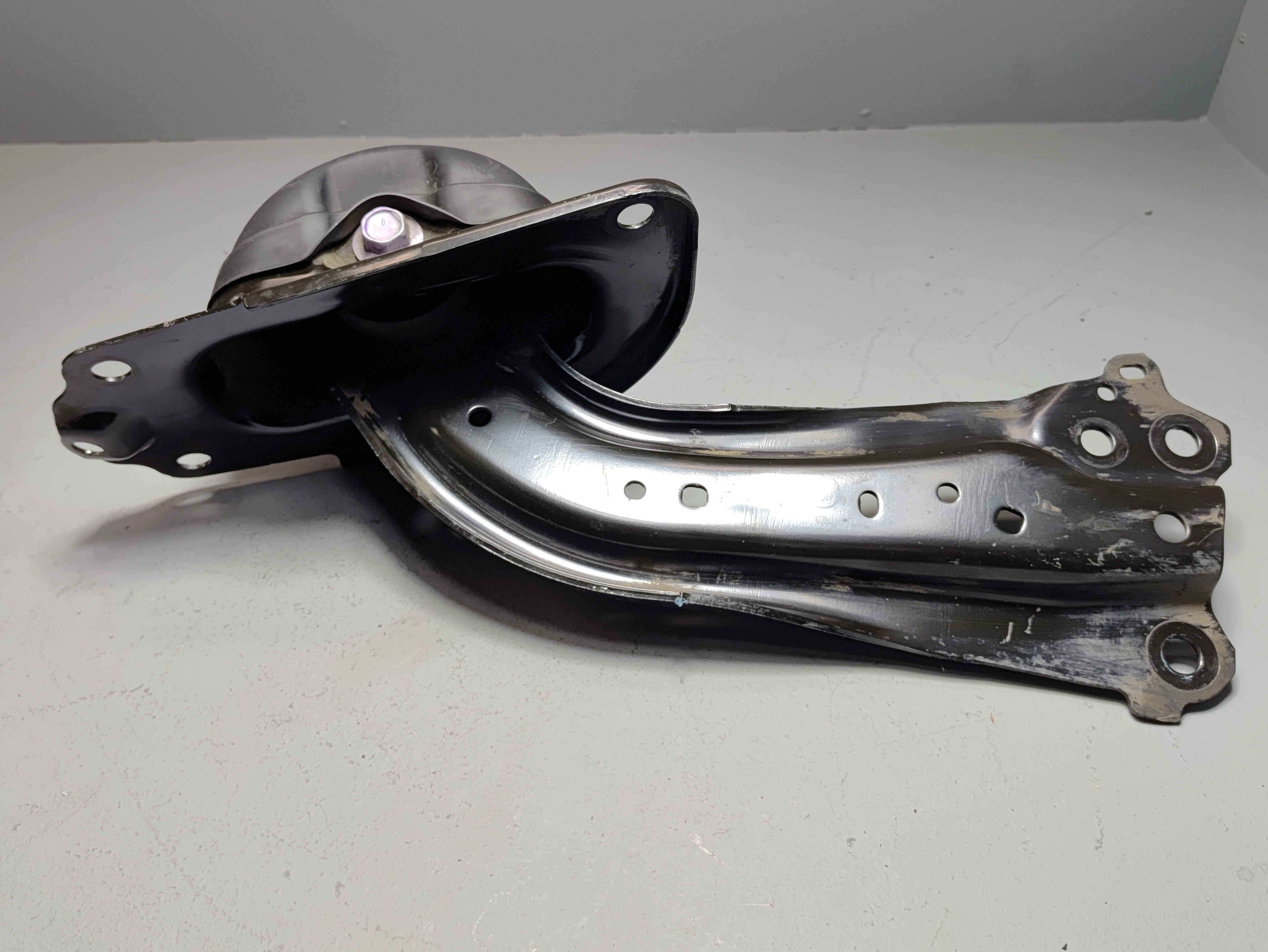 TOYOTA CAMRY 2018-2025 REAR PASSENGER SIDE TRAILING CONTROL ARM W/ BRACKET OEM