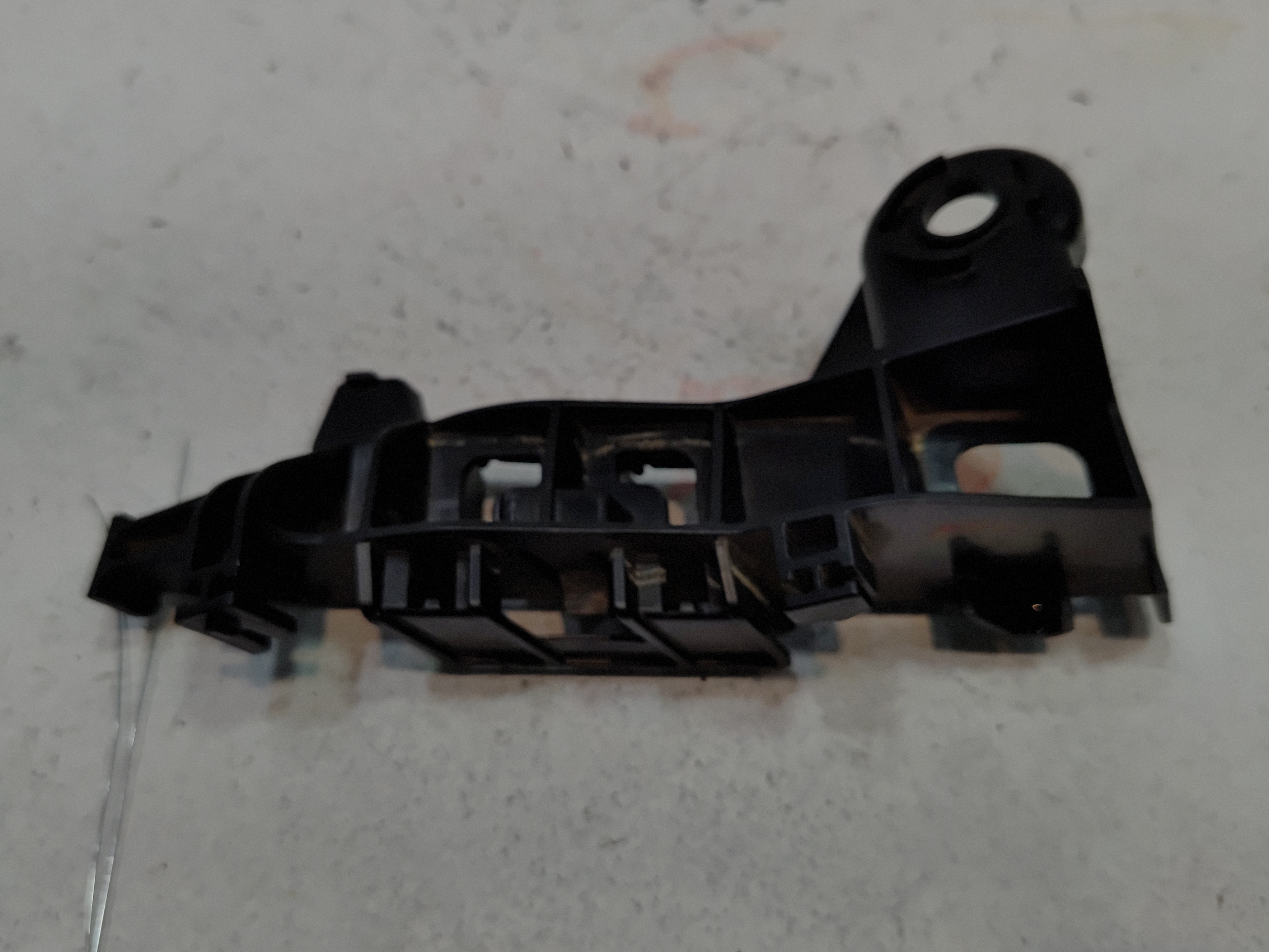 2018-2024 TOYOTA CAMRY REAR LEFT DRIVER TAILLIGHT MOUNT BRACKET SUPPORT OEM