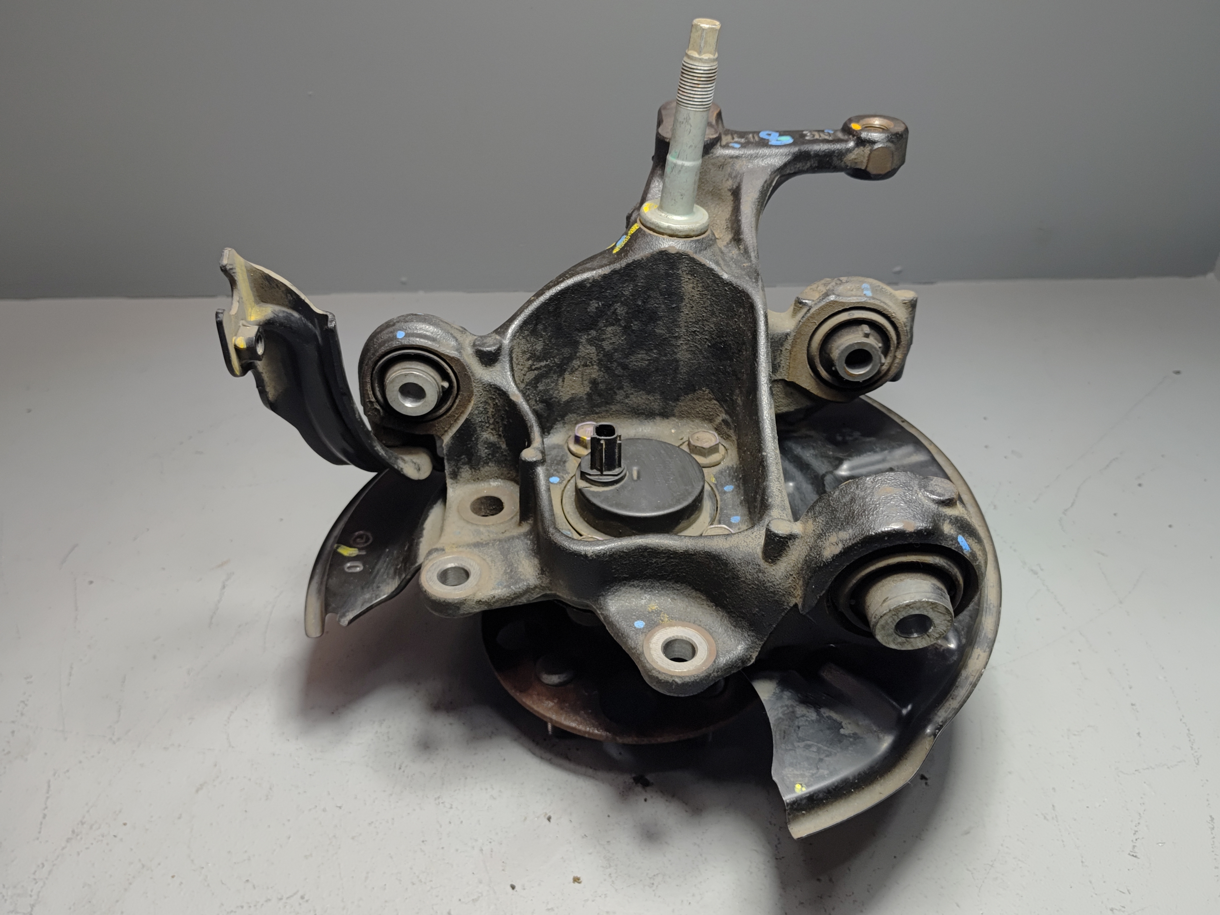 2018-2024 TOYOTA CAMRY REAR DRIVER SIDE SPINDLE KNUCKLE HUB OEM