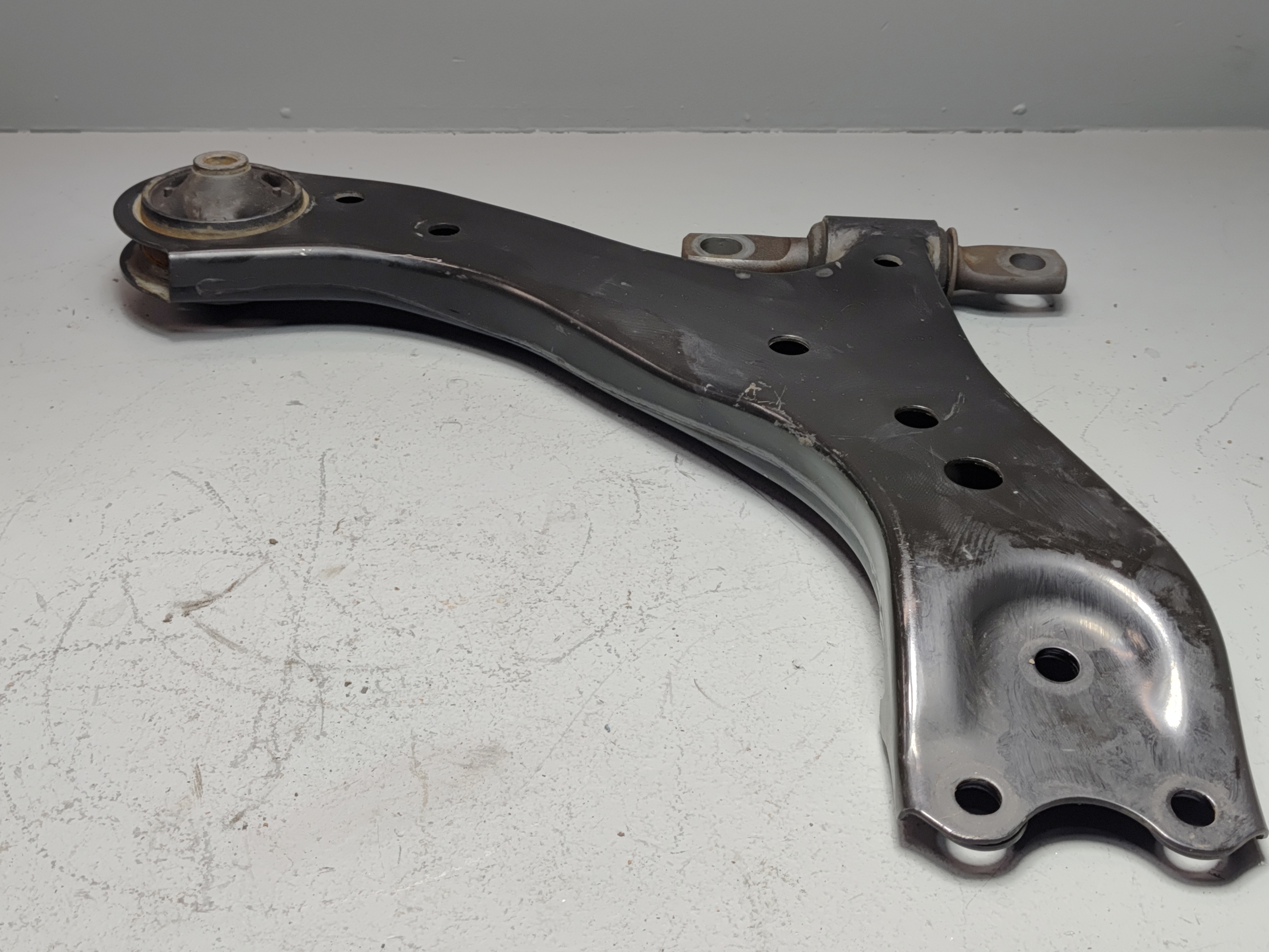 2018-2025 TOYOTA CAMRY FRONT RIGHT PASSENGER SIDE LOWER CONTROL ARM OEM