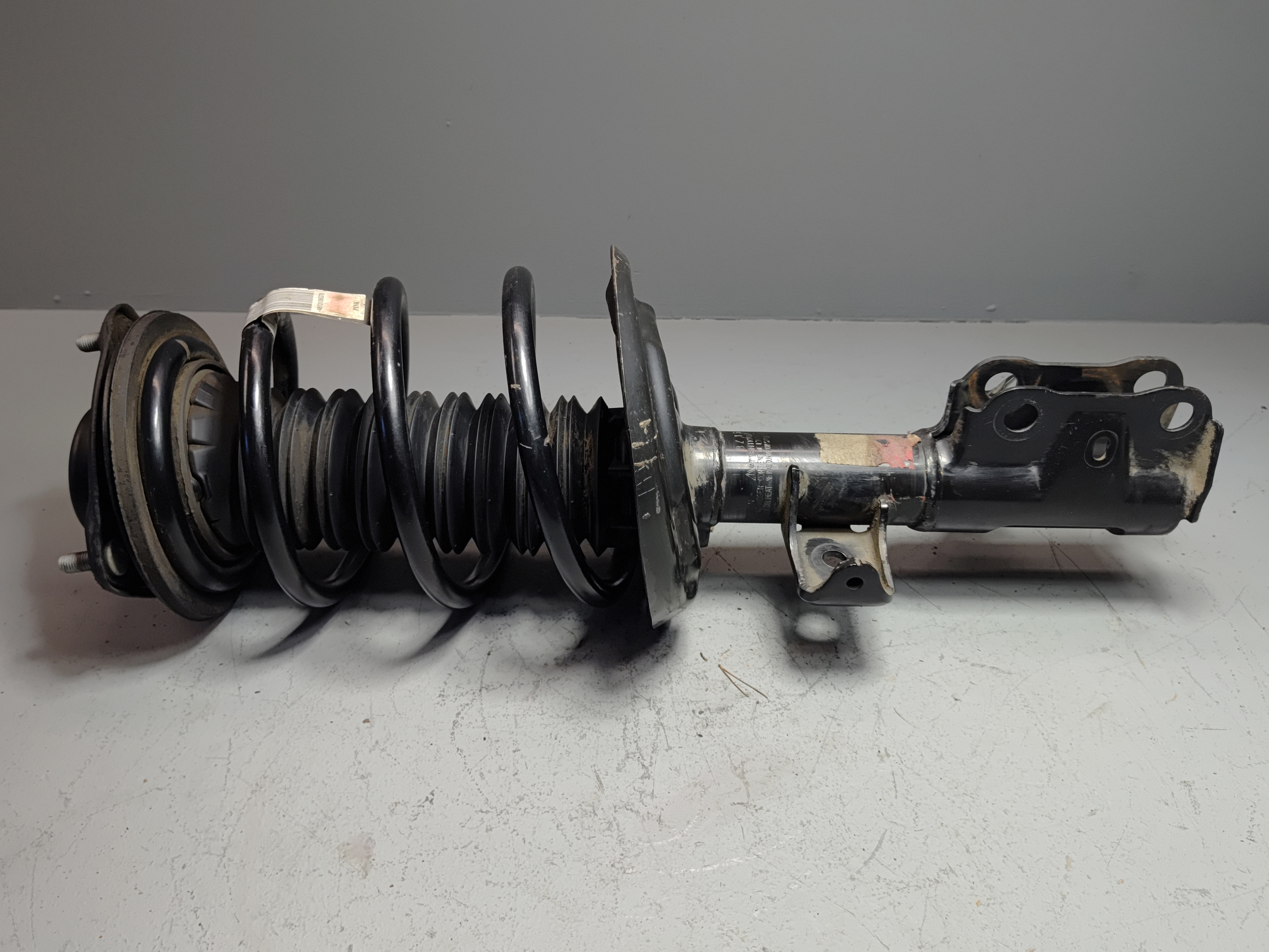 2018-2024 TOYOTA CAMRY SE XSE FRONT PASSENGER SIDE SHOCK ABSORBER STRUT OEM