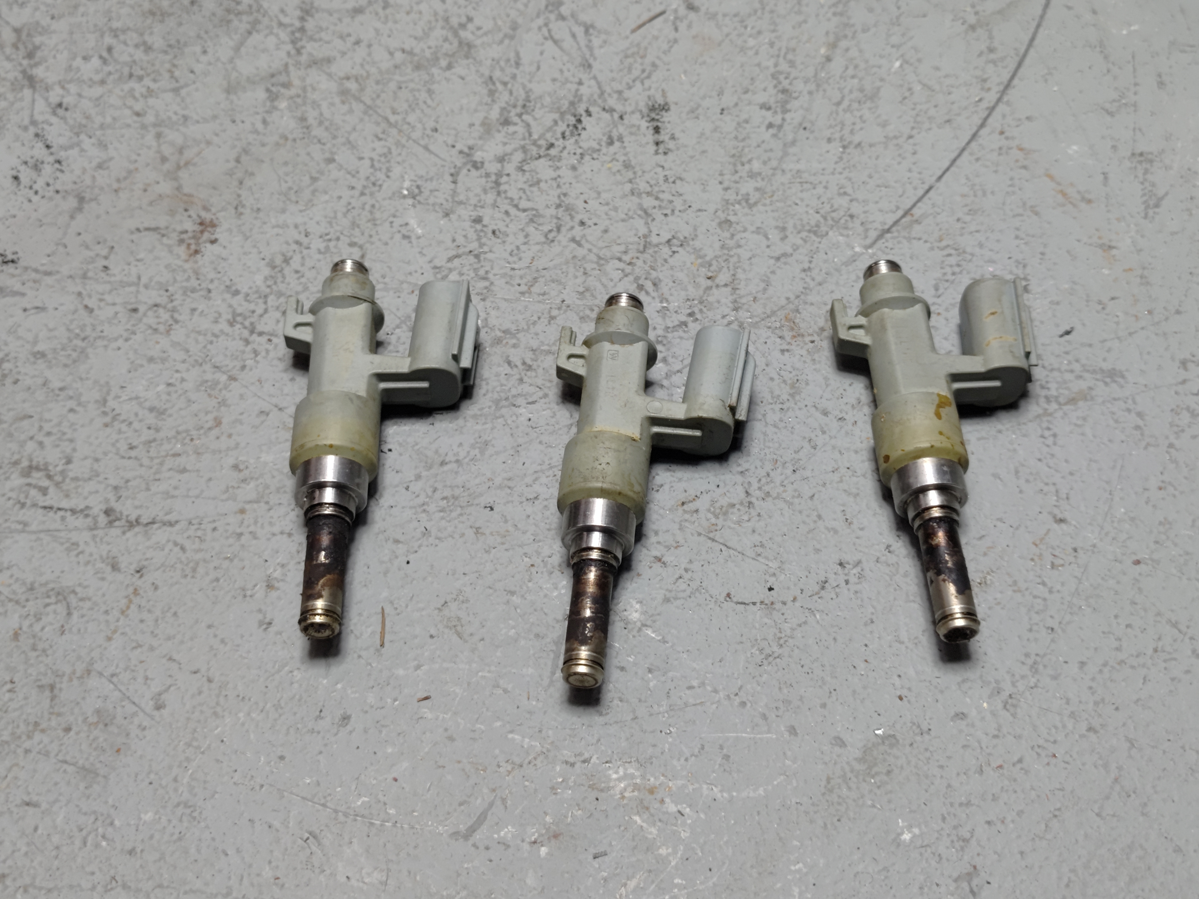 2021-2024 Toyota Venza 2.5L Fuel Injector Injectors Set of 3 Pcs OEM