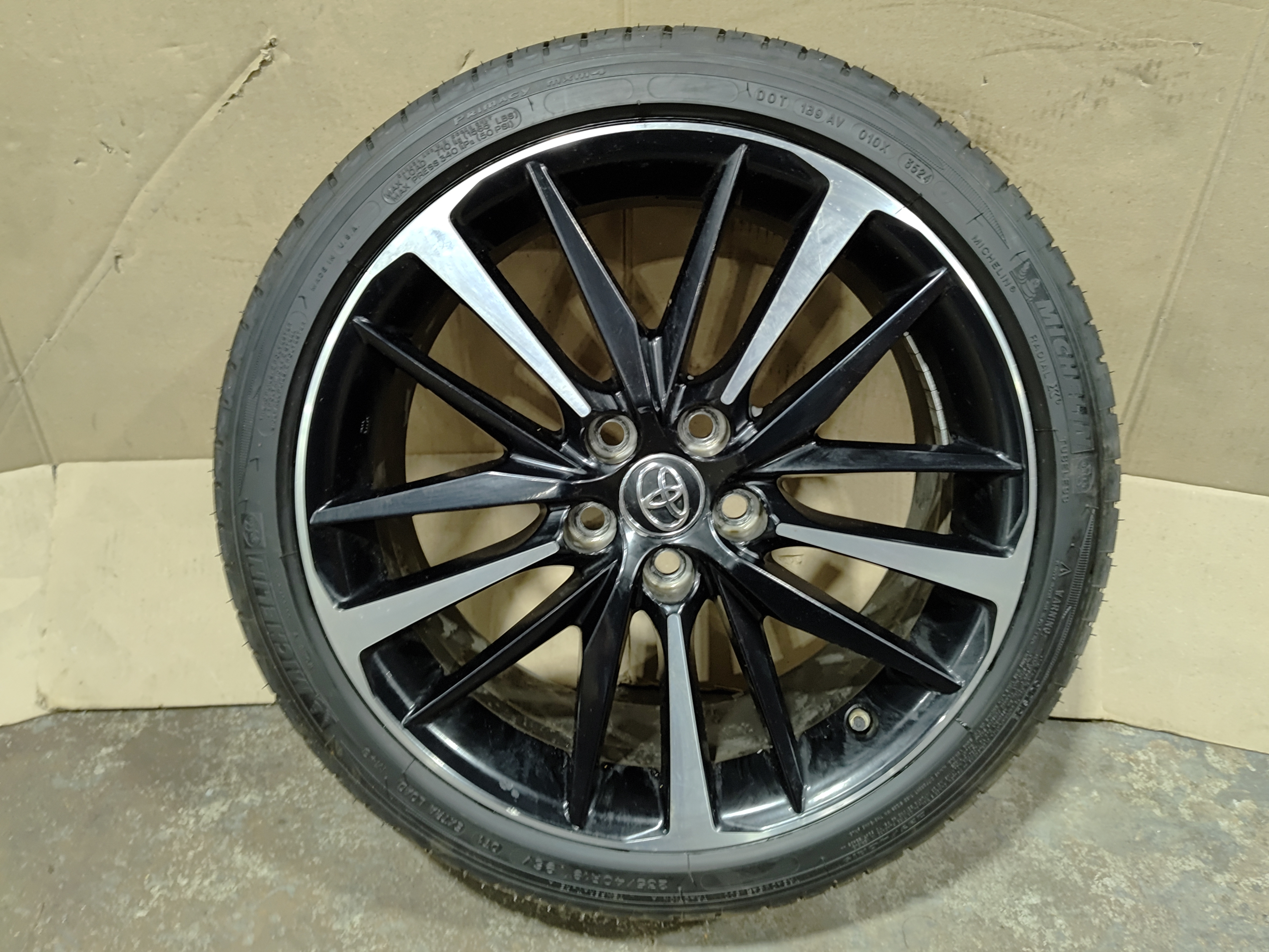 2018-2020 Toyota Camry Alloy Wheel Rim R19 8J w/Tire 235/40 OEM