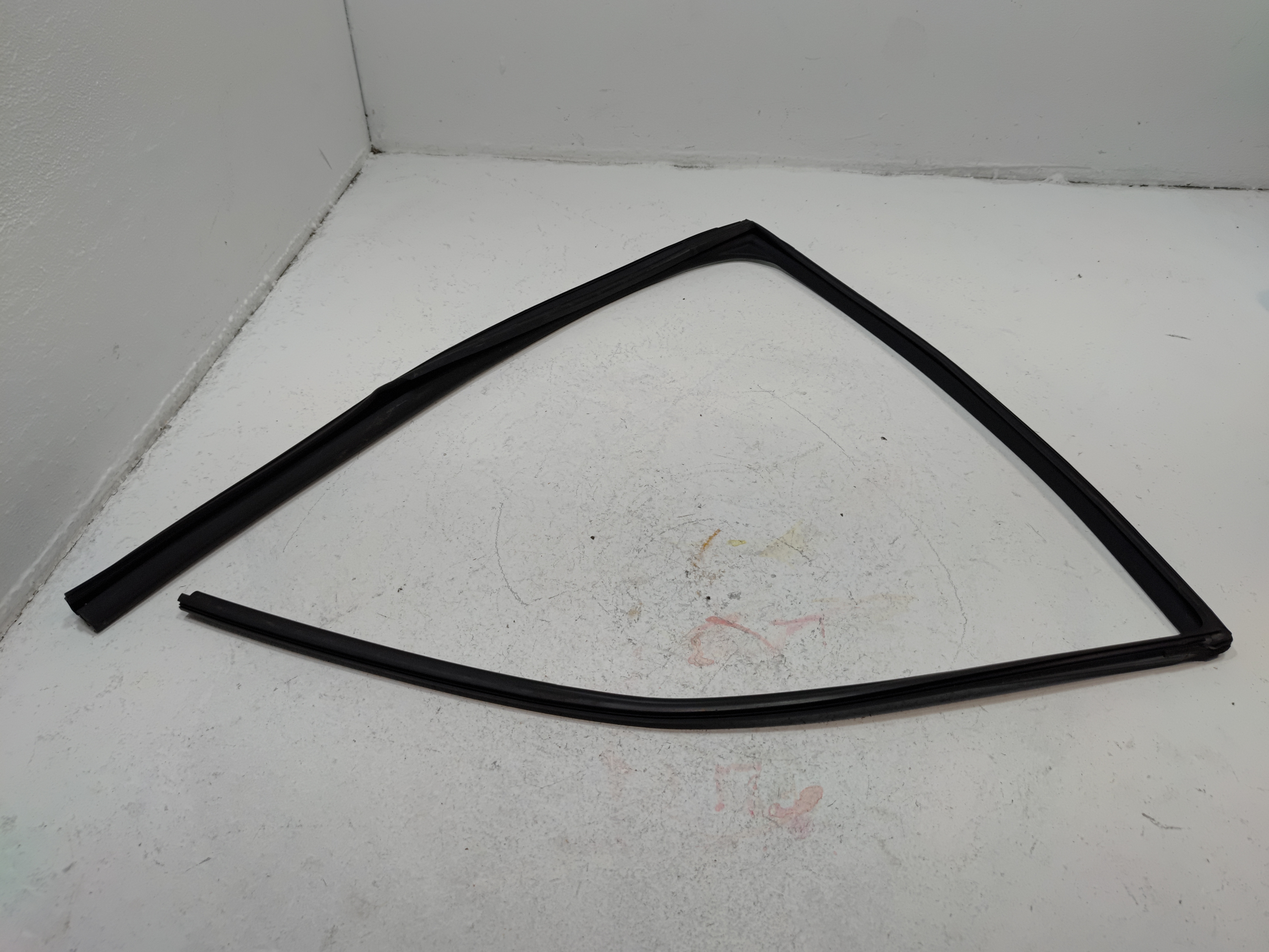 2019-2024 TOYOTA RAV4 REAR DRIVER SIDE DOOR WINDOW GLASS RUN CHANNEL SEAL OEM