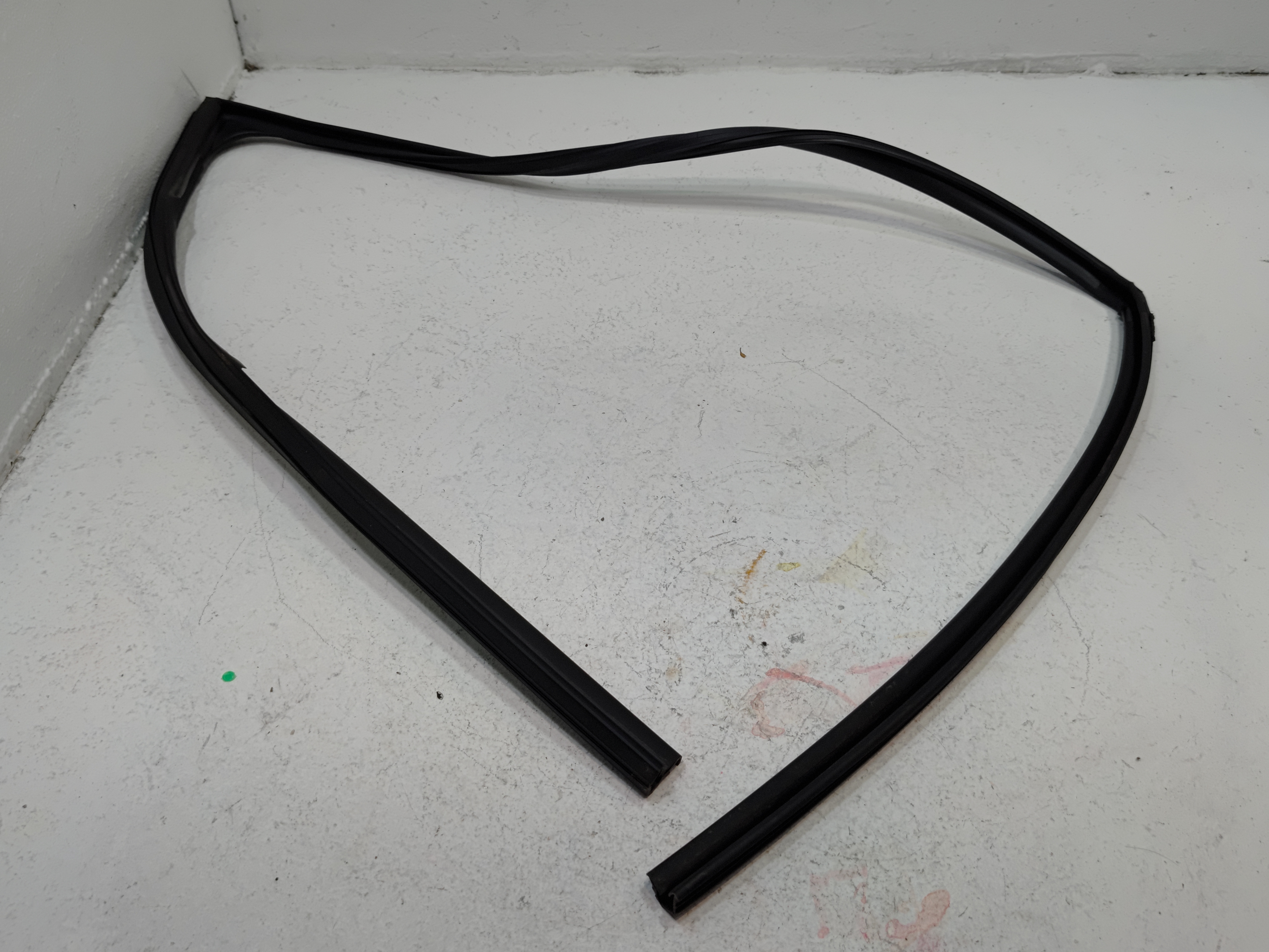 OEM FRONT PASSENGER SIDE DOOR WINDOW GLASS RUN CHANNEL SEAL 19-2025 TOYOTA RAV4