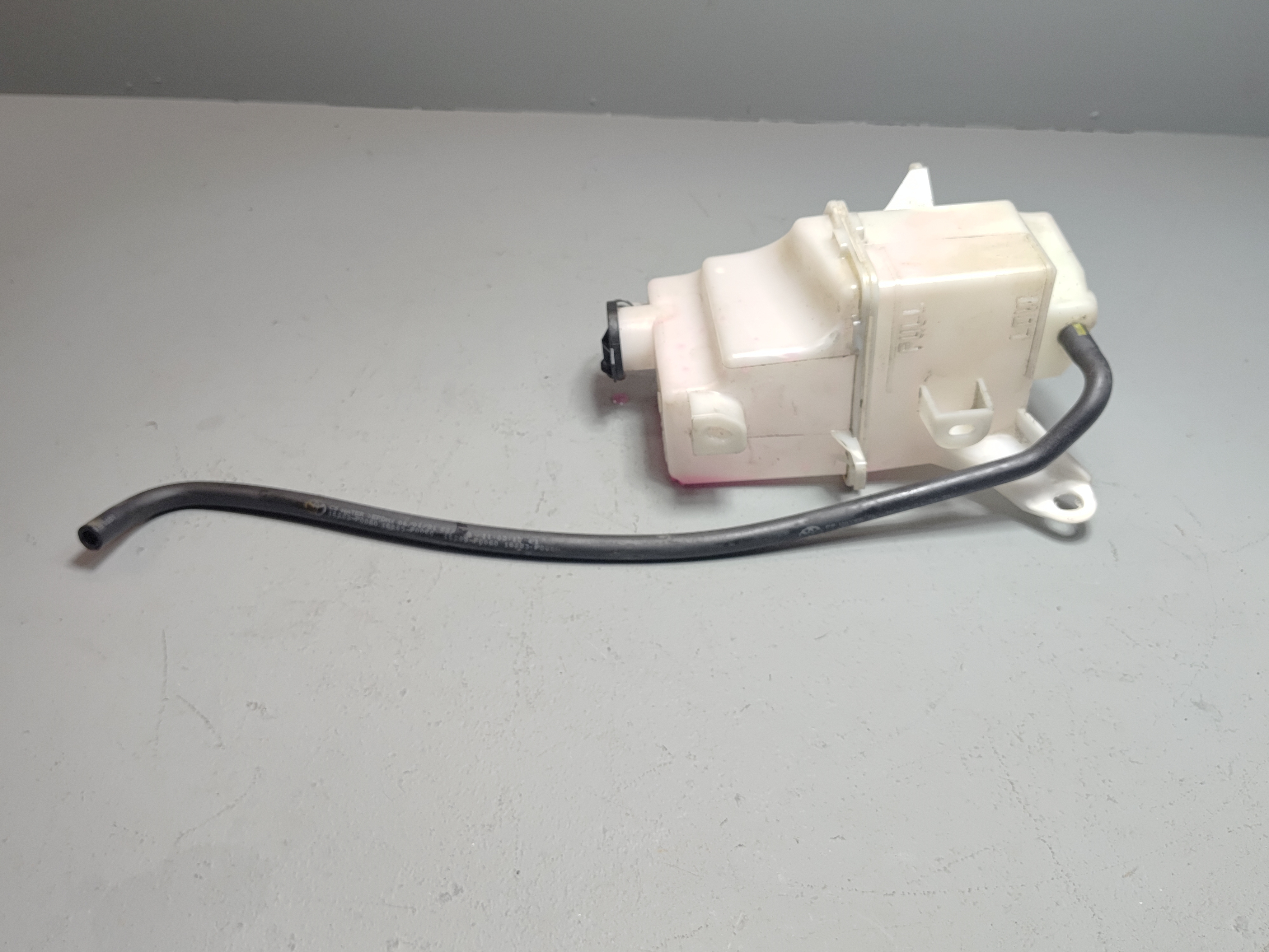 19-2024 Toyota RAV4 2.5L Radiator Coolant Overflow Expansion Reservoir Tank OEM