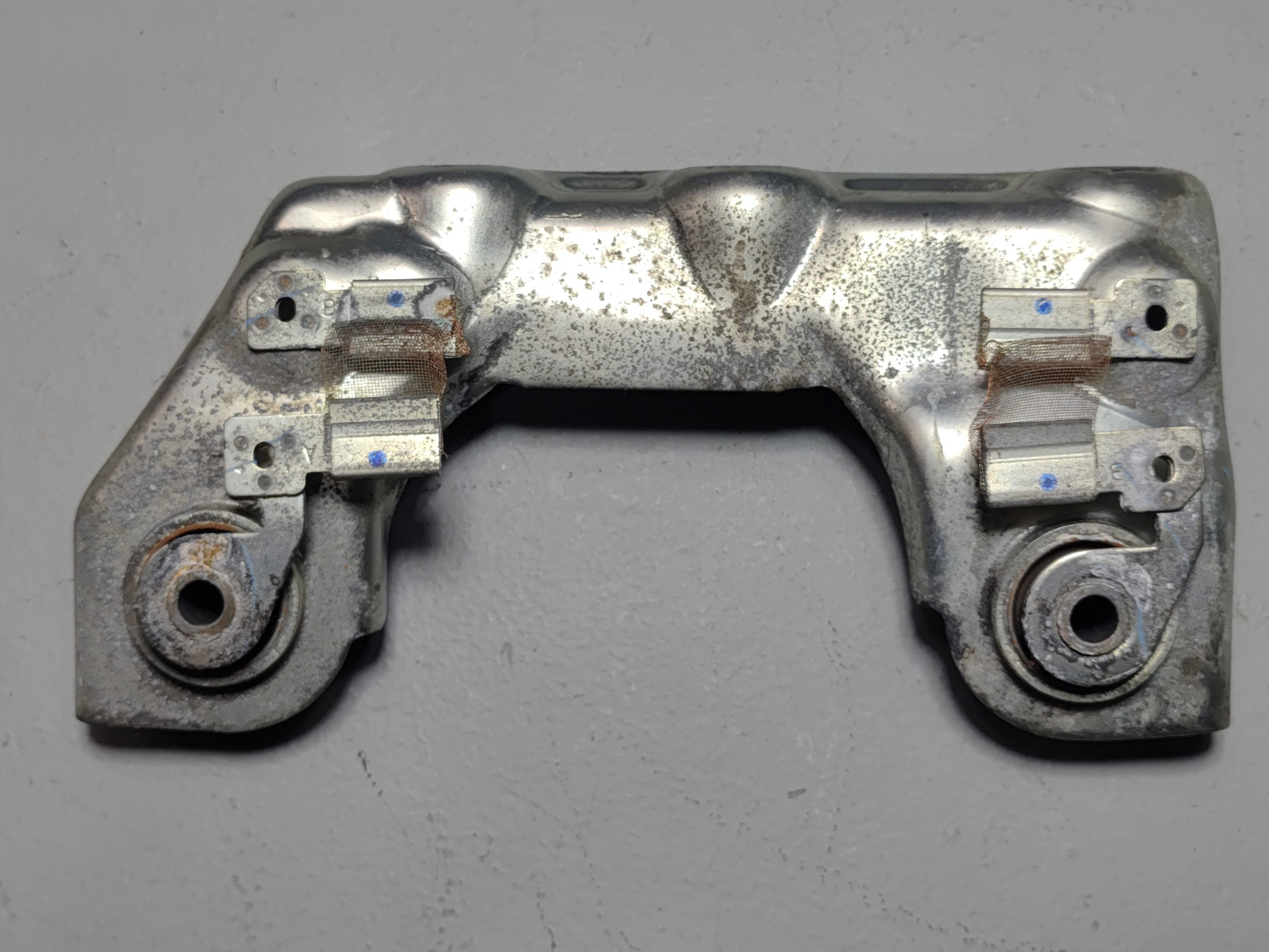 2019 - 2025 TOYOTA RAV4 DRIVE MOTOR HV INVERTER DRIVE SIDE MOUNT BRACKET OEM