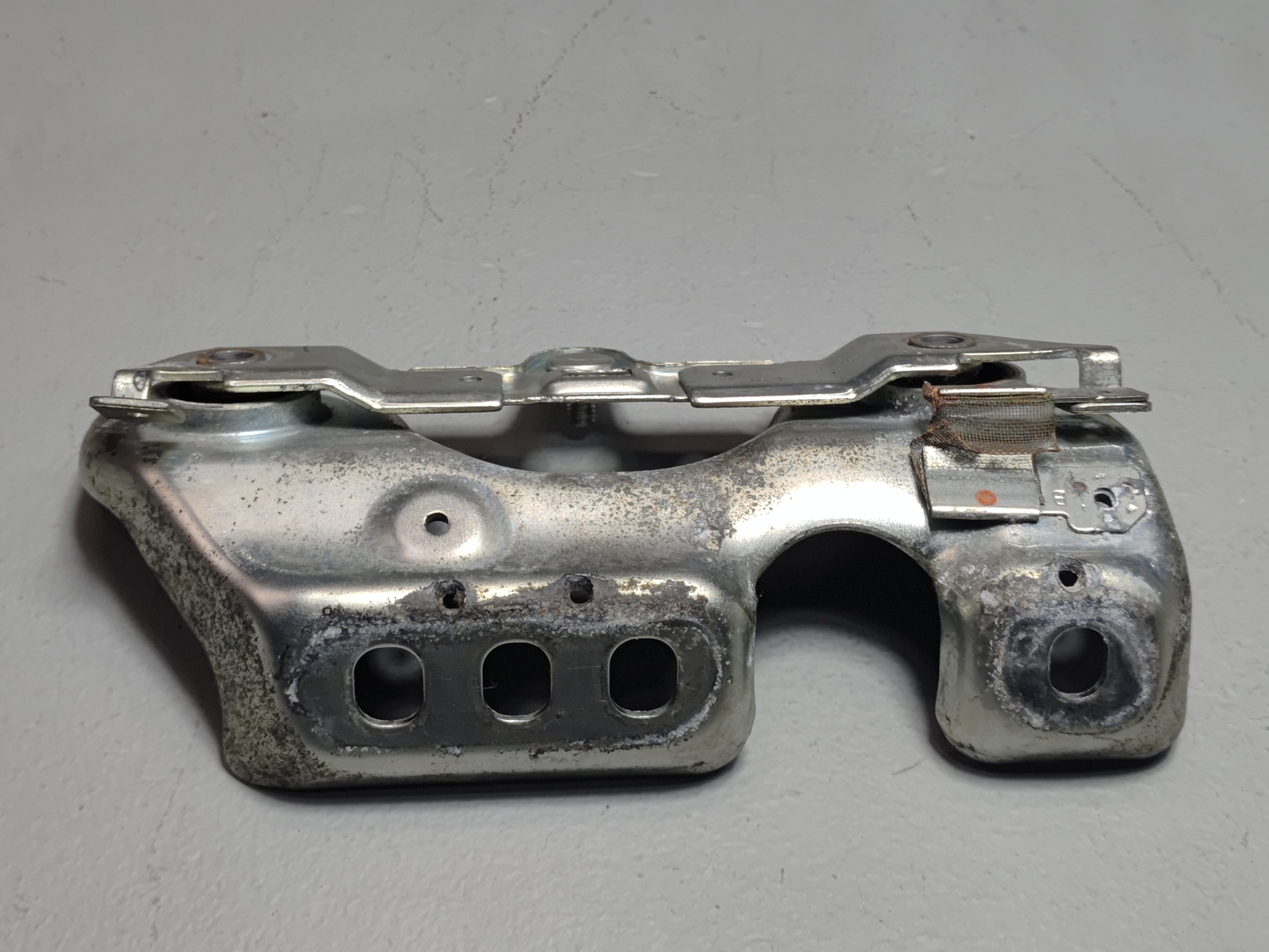 2019-2025 TOYOTA RAV4 DRIVE MOTOR HV INVERTER PASSENGER SIDE MOUNT BRACKET OEM