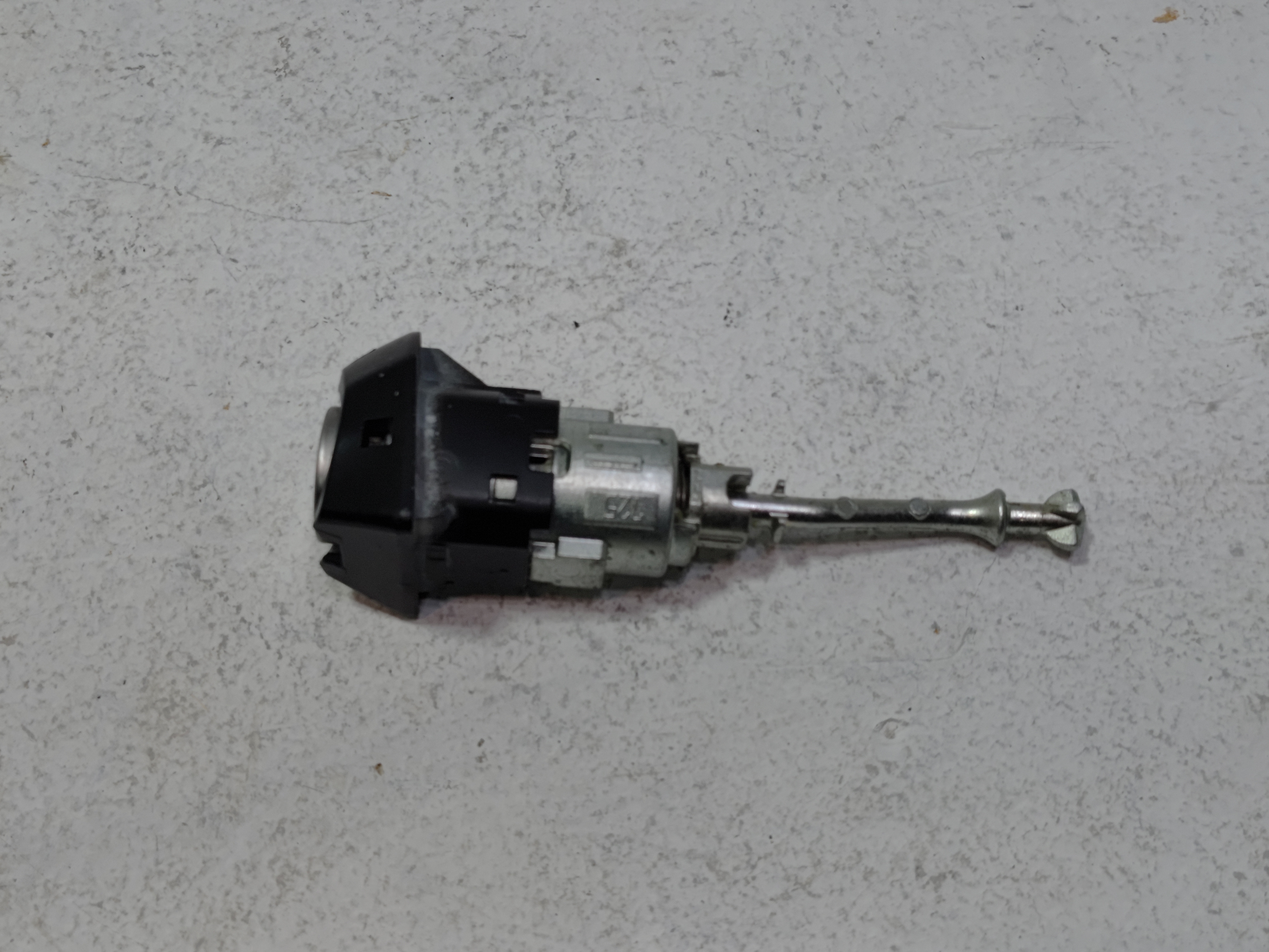 2019-2025 TOYOTA RAV4 FRONT LEFT DRIVER DOOR LOCK CYLINDER W/ OUT KEY OEM