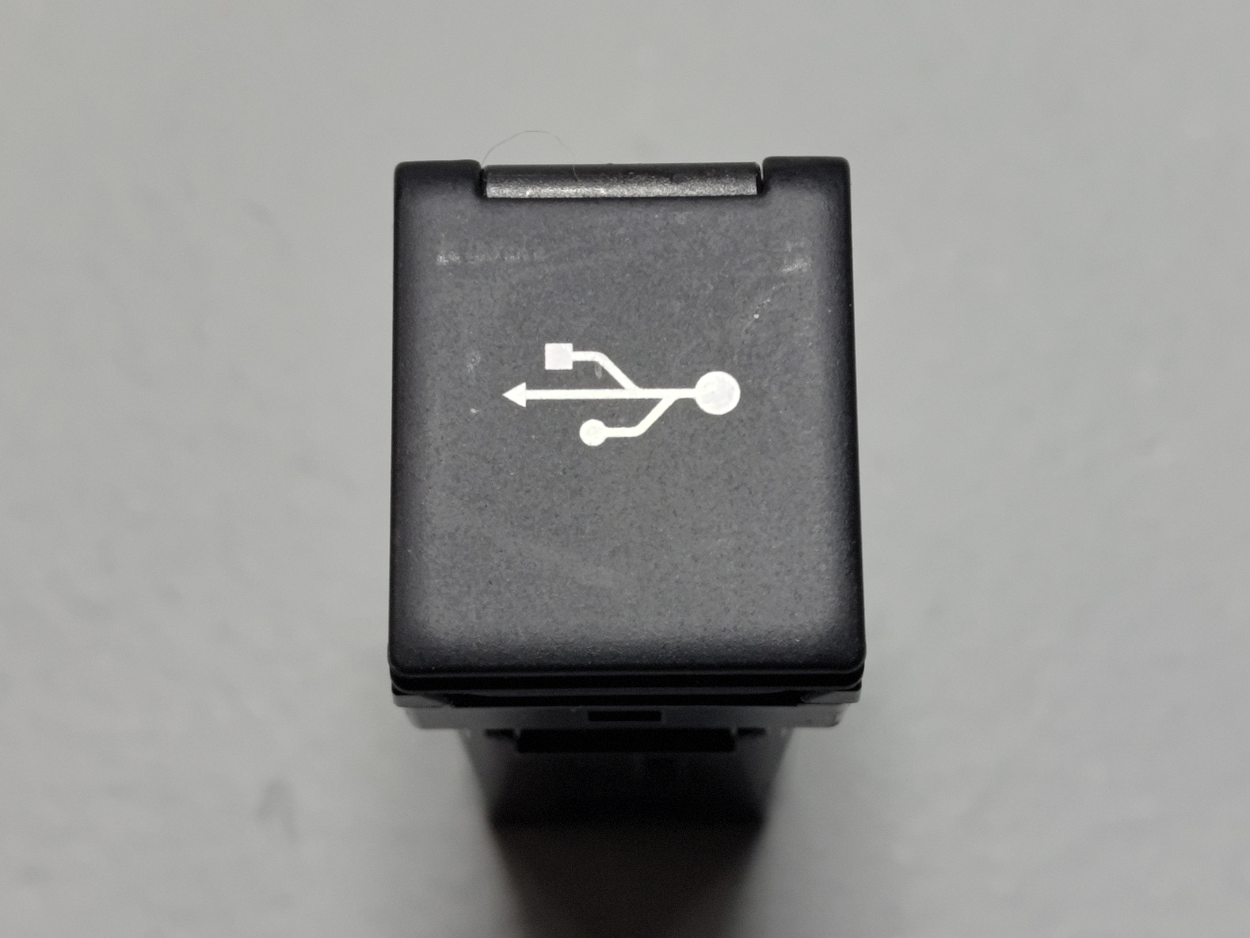 2020-2023 TOYOTA RAV4 CENTER CONSOLE USB PORT HUB OEM