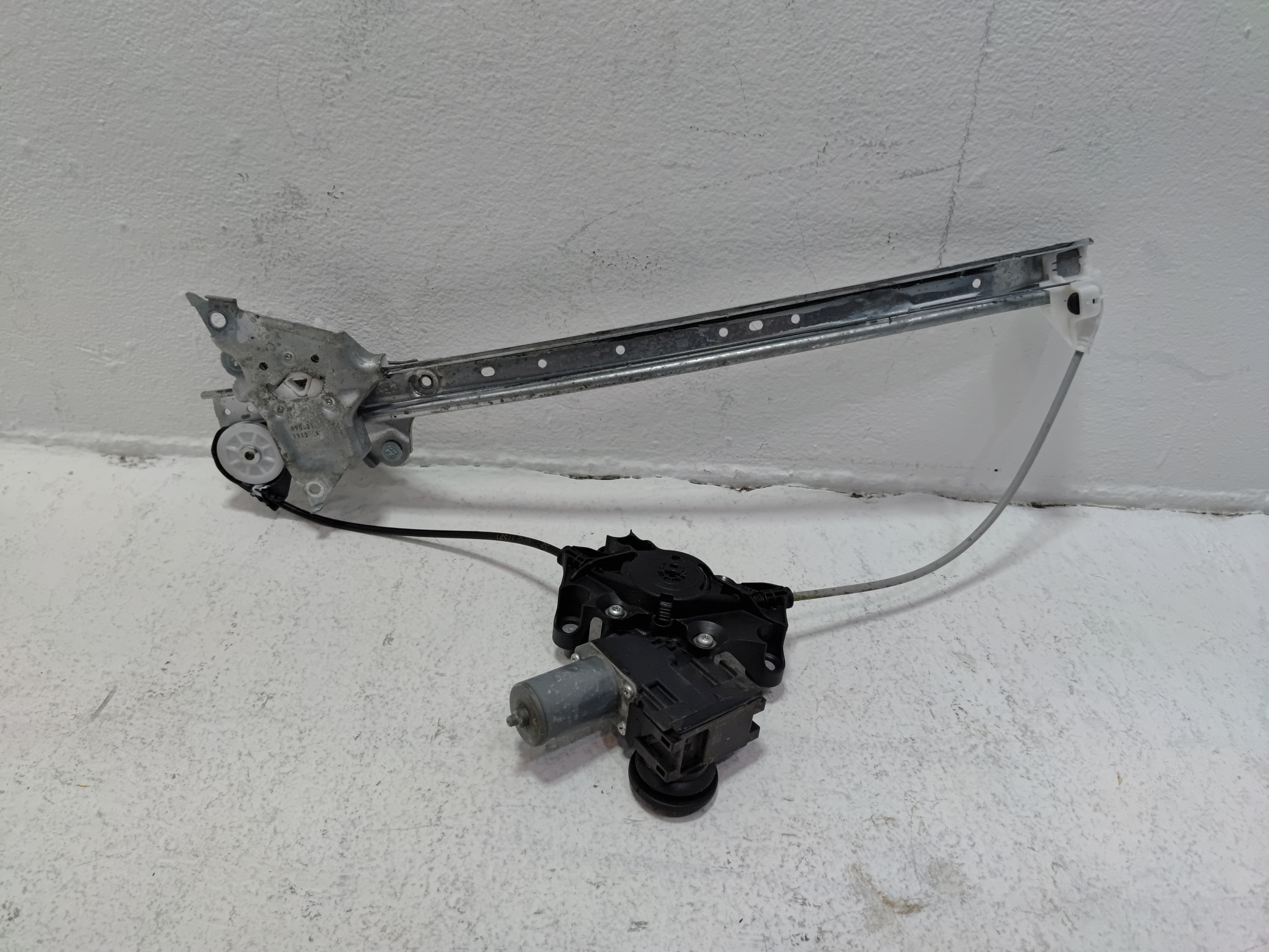 2019-2024 TOYOTA RAV4 FRONT LEFT DRIVER SIDE DOOR WINDOW REGULATOR W/ MOTOR OEM