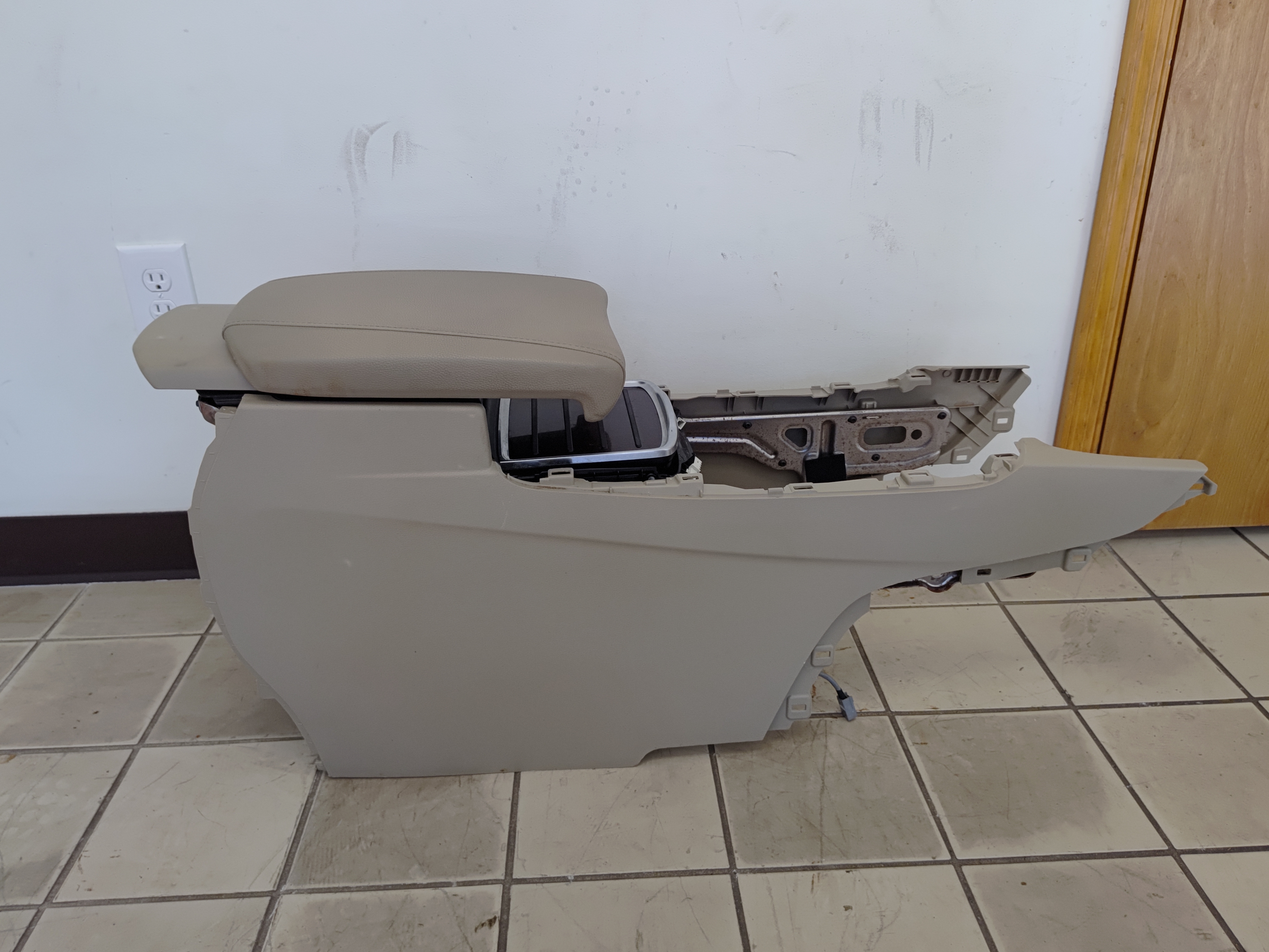 2018-2020 Acura MDX Center Console Armrest w/Storage Tray OEM