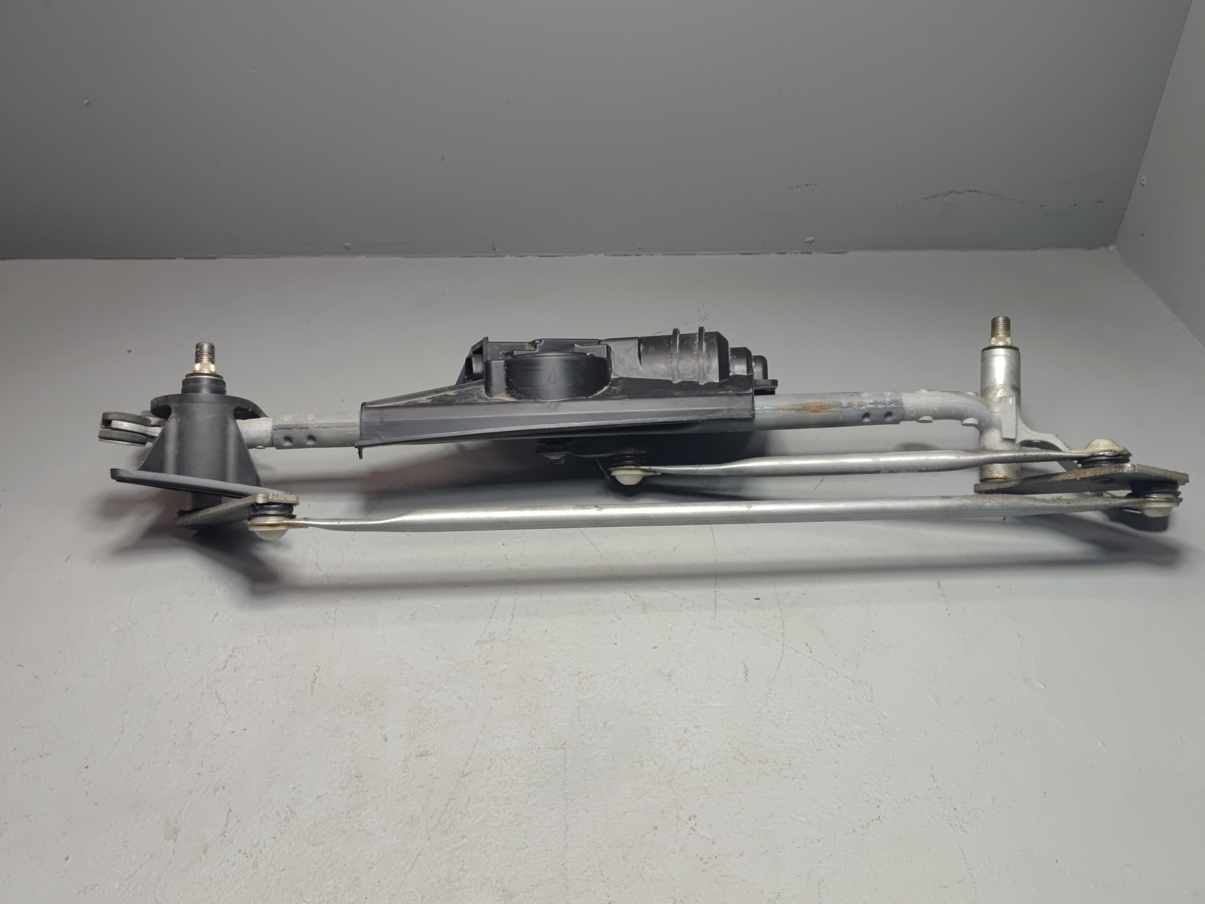 2011-2015 Audi A8 Quattro S8 Front Windshield Wiper Transmission w/Motor OEM