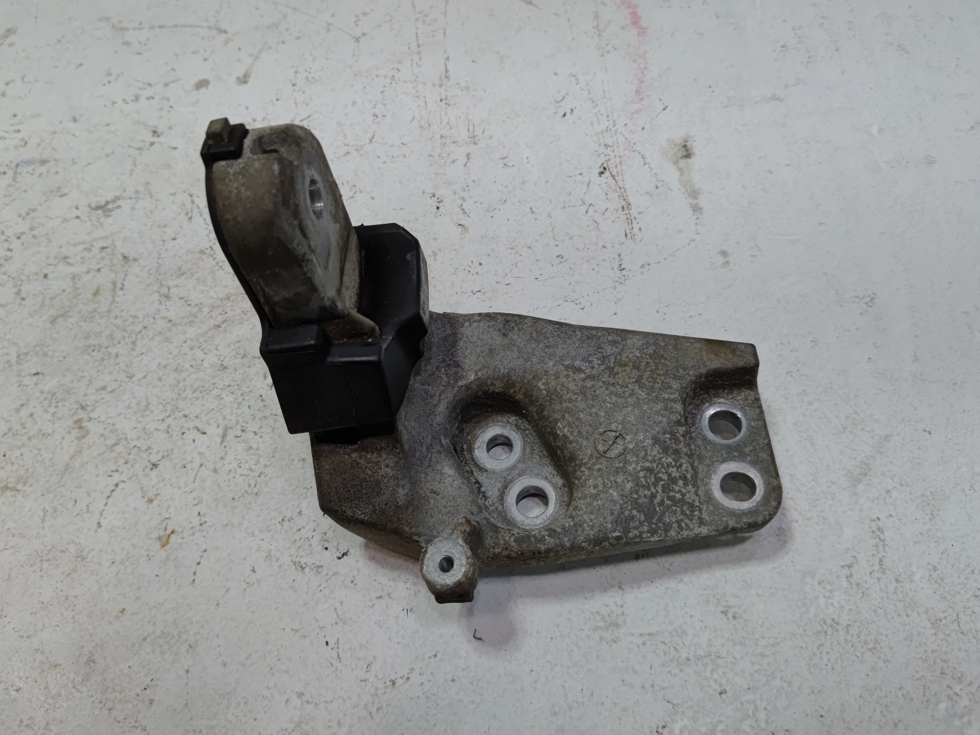 2019-2025 Toyota RAV4 Engine Rear Mount Bracket OE