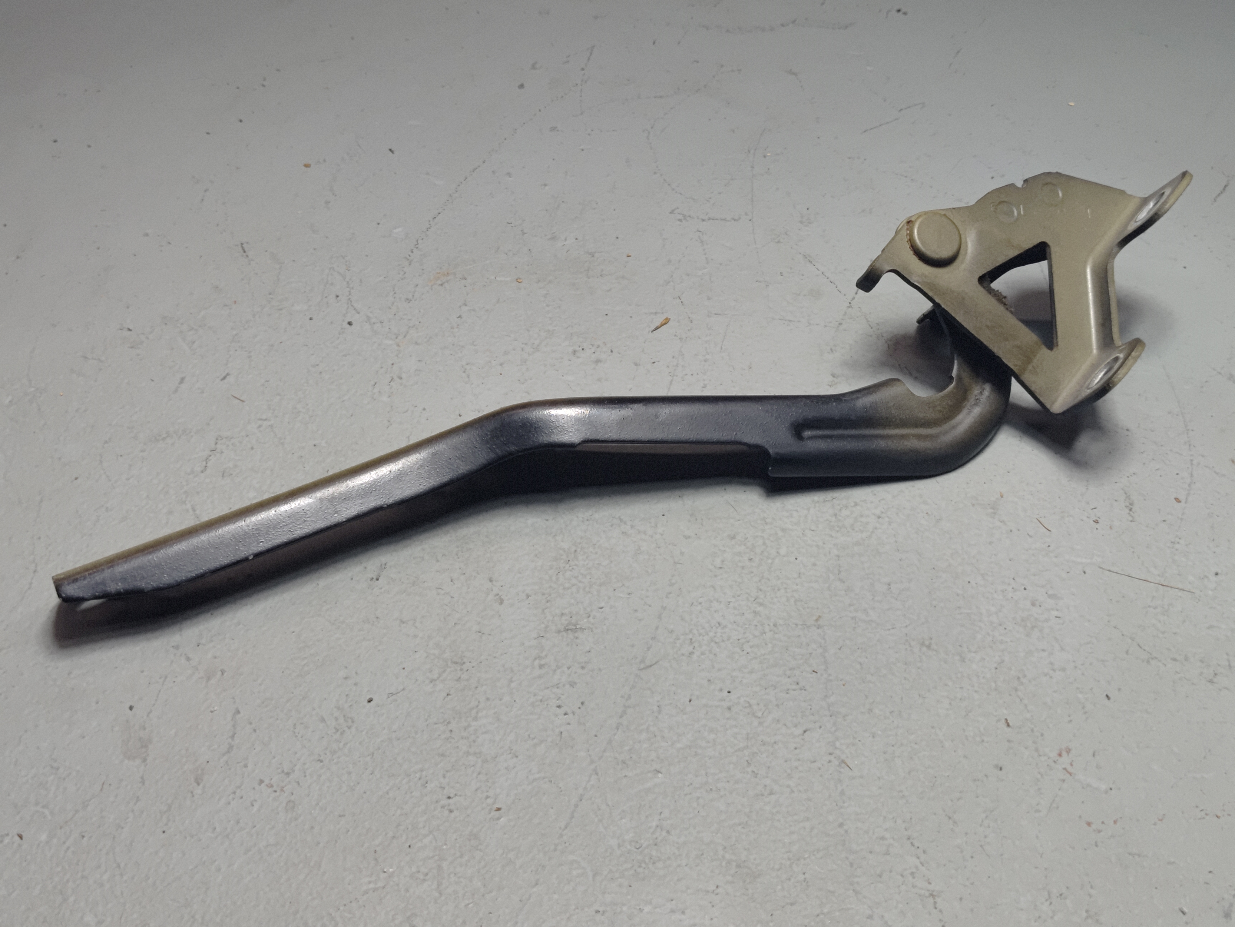 2016-2022  HONDA PILOT HOOD BONNET FRONT DRIVER SIDE HINGE SUPPORT OEM