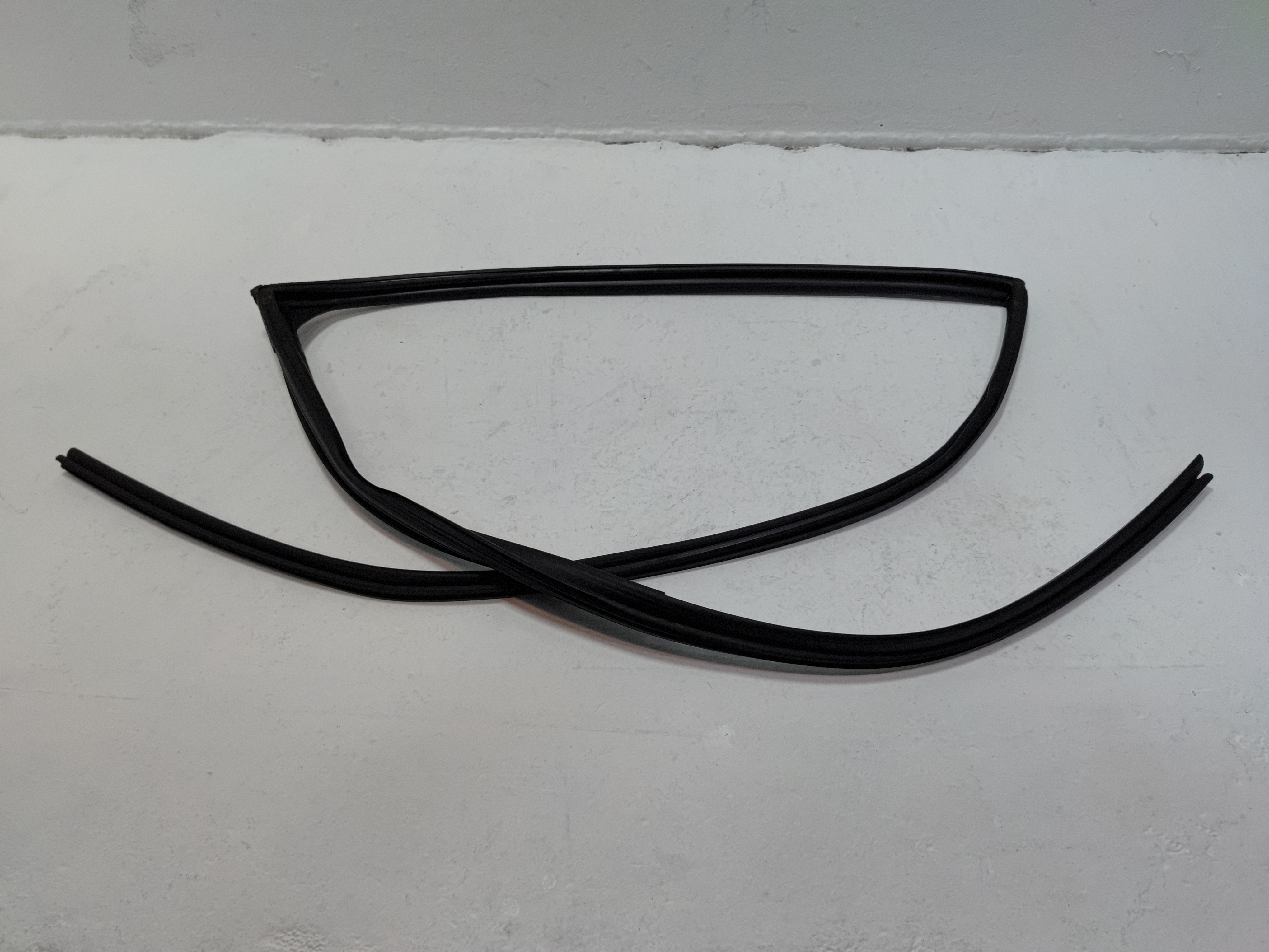 Honda Pilot Rear Left Driver Door Window Glass Run Channel Seal 2016-2022 OEM