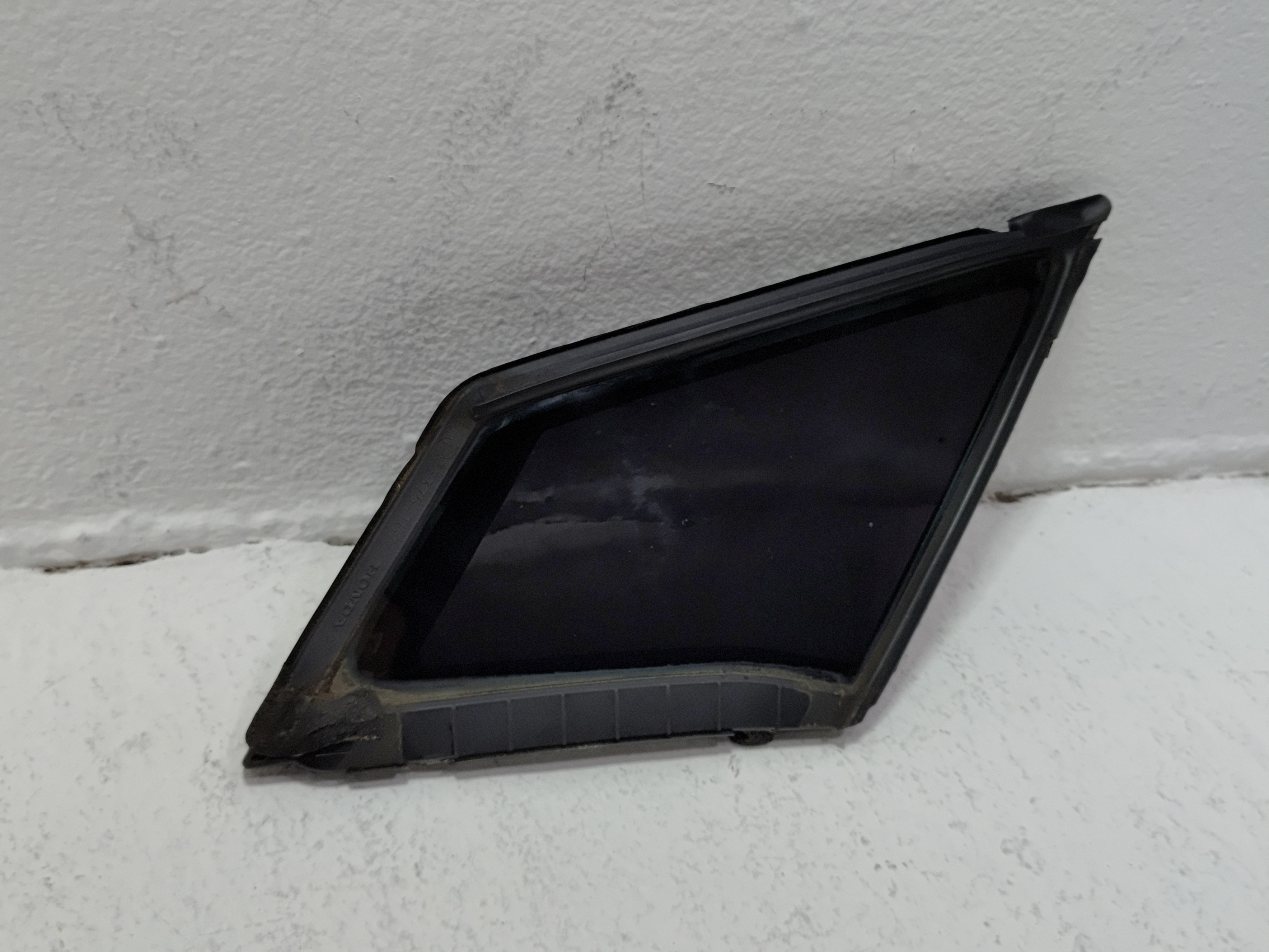 16-22 HONDA PILOT PASSPORT FRONT DRIVER DOOR FIXED VENT QUARTER WINDOW GLASS OEM