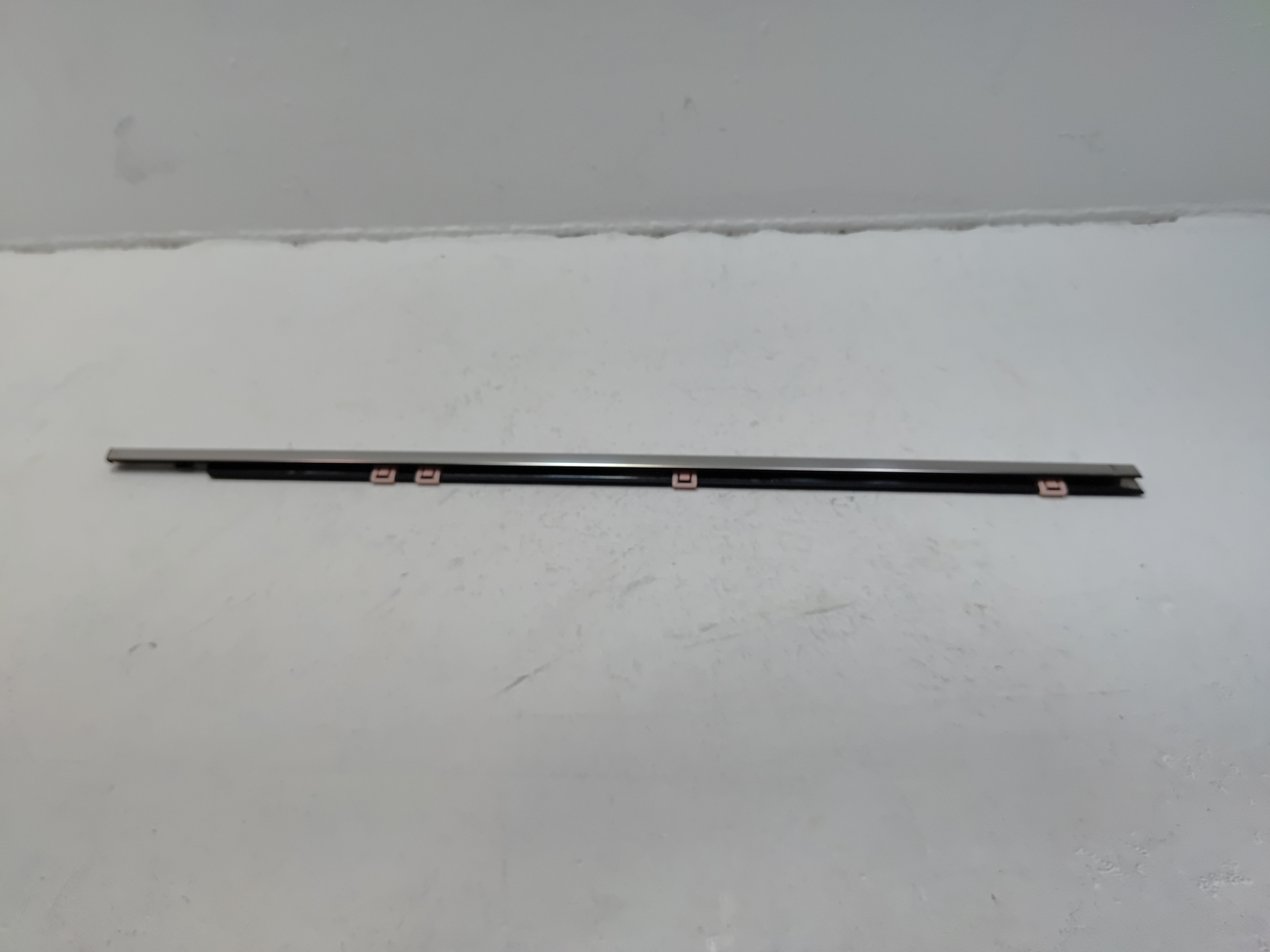 HONDA PILOT FRONT RIGHT PASSENGER SIDE DOOR WINDOW BELT MOLDING  2016-2022 OEM