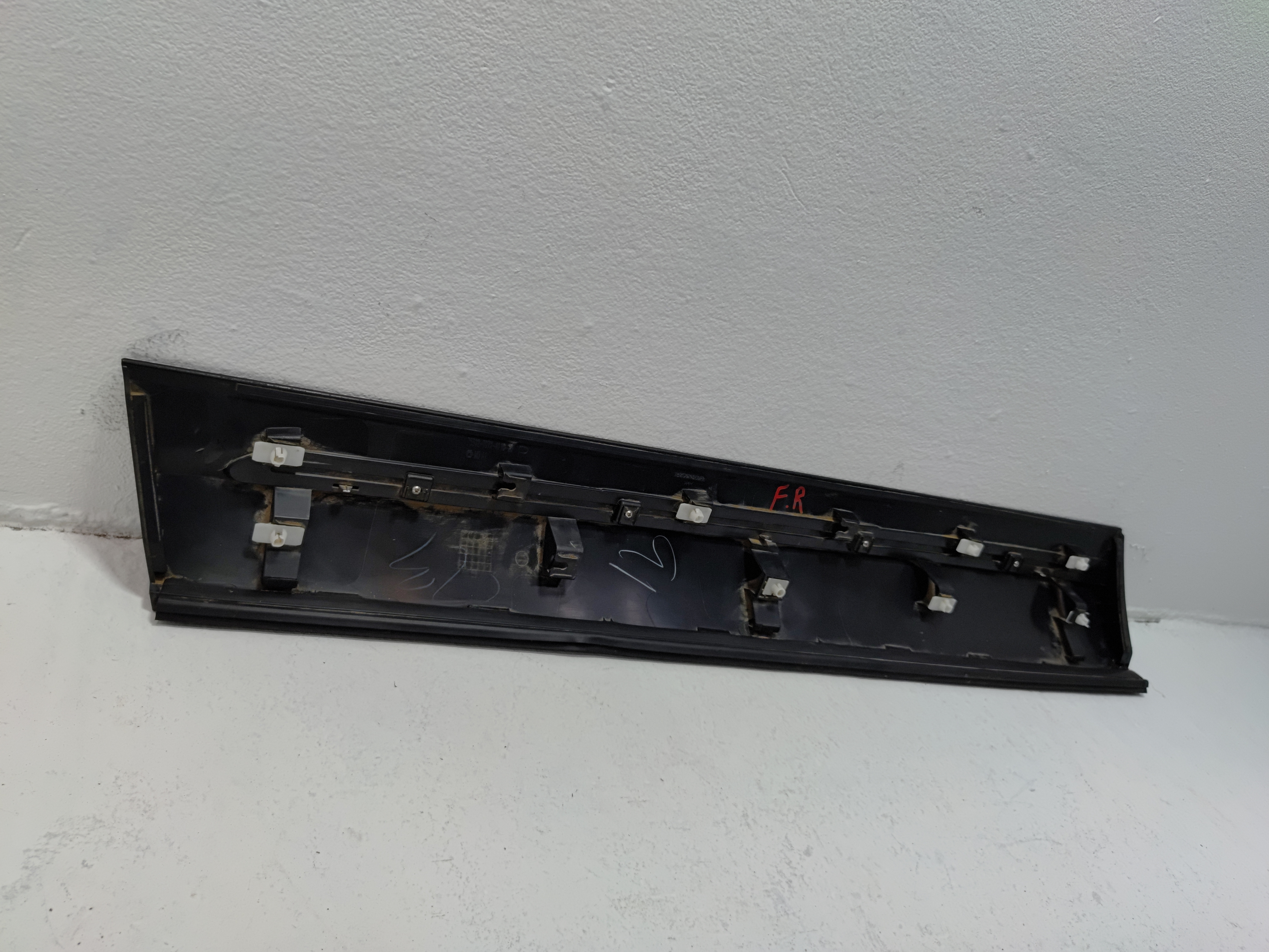 HONDA PILOT FRONT PASSENGER SIDE DOOR LOWER MOLDING GARNISH 2019 - 2022 OEM