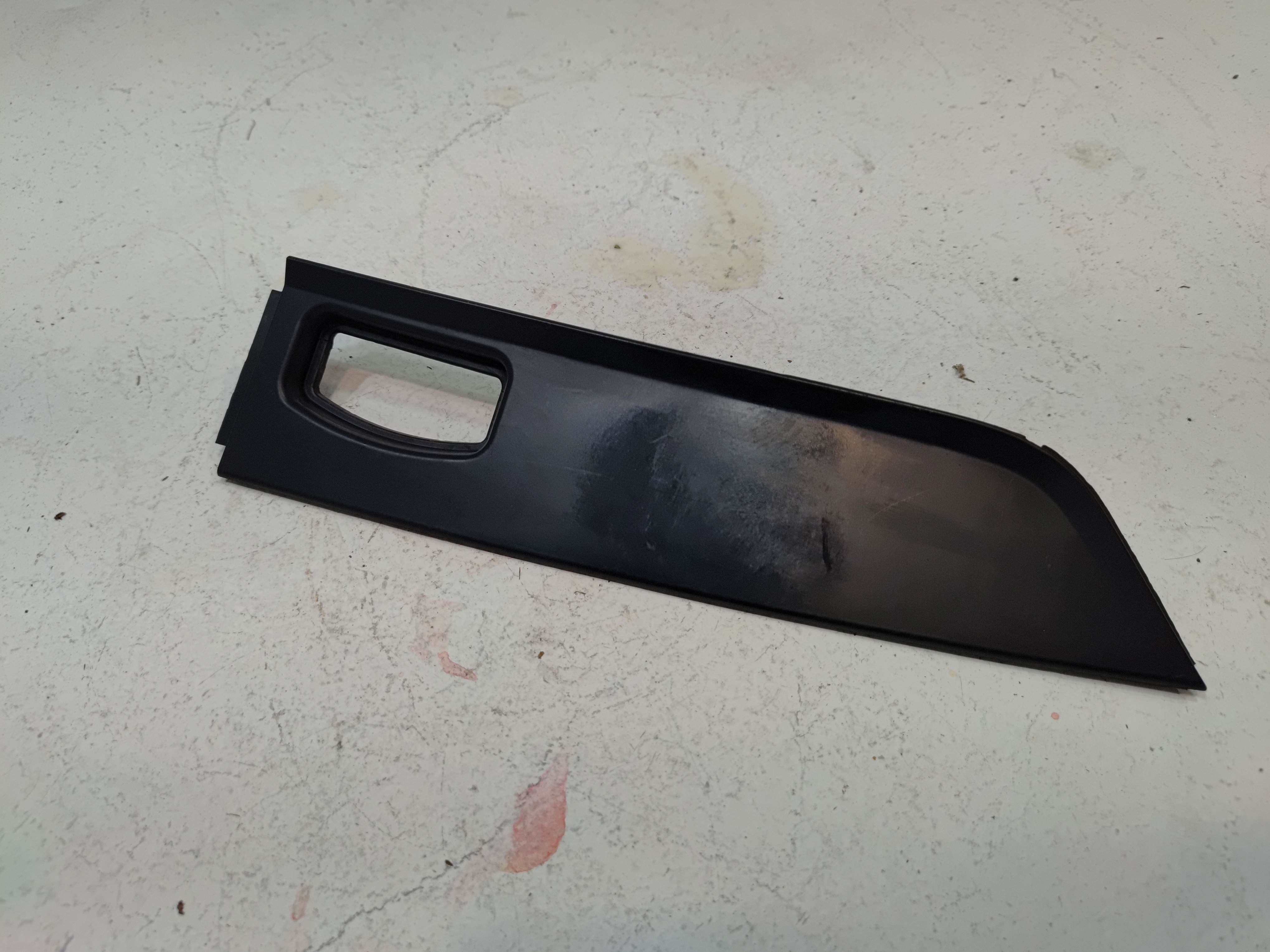 2016-22 Honda Pilot Rear Driver Side License Plate Light Lamp Bezel Molding OEM