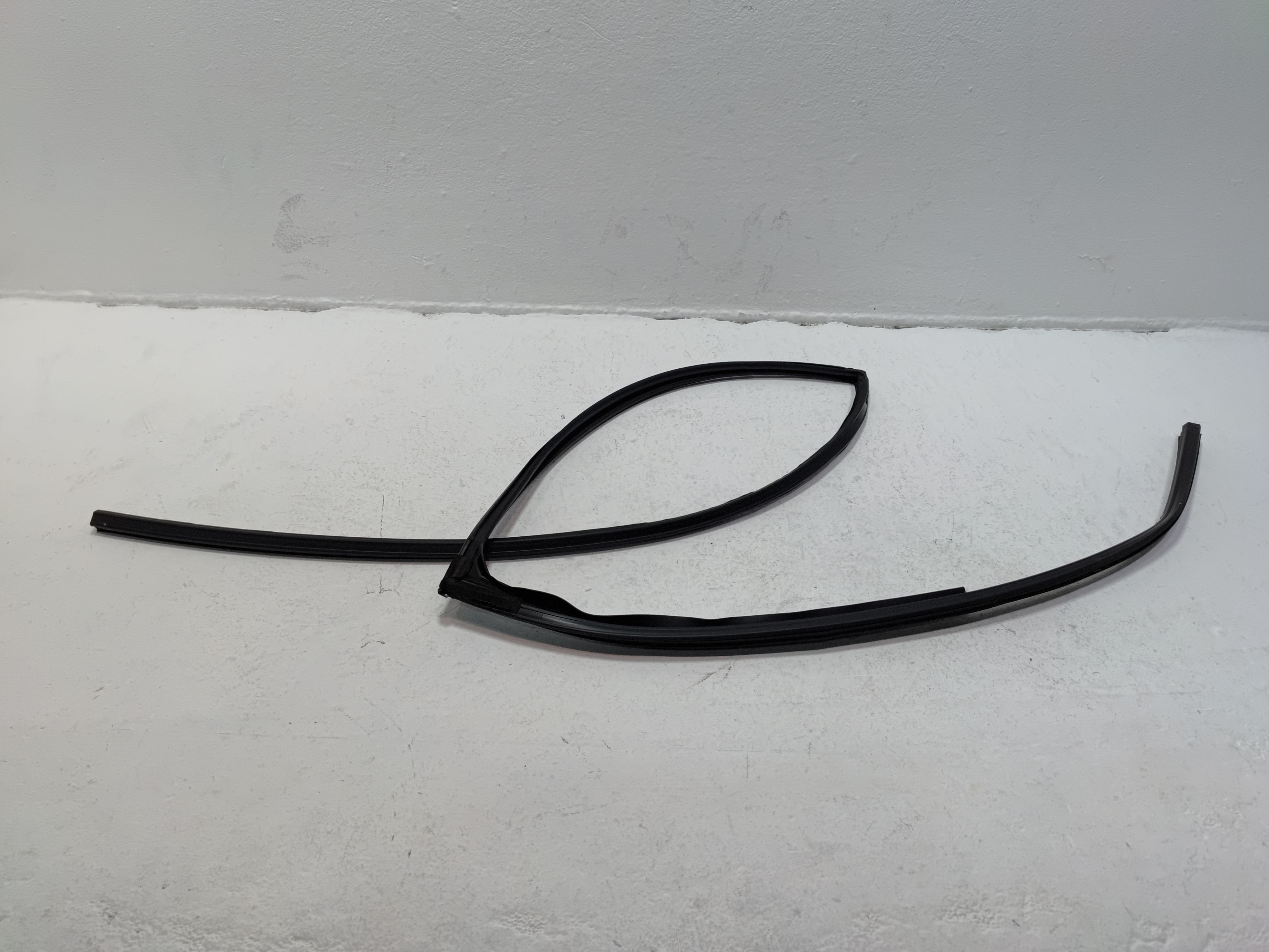 2016-2022 HONDA PILOT REAR RIGHT DOOR GLASS RUN CHANNEL WEATHERSTRIP SEAL OEM