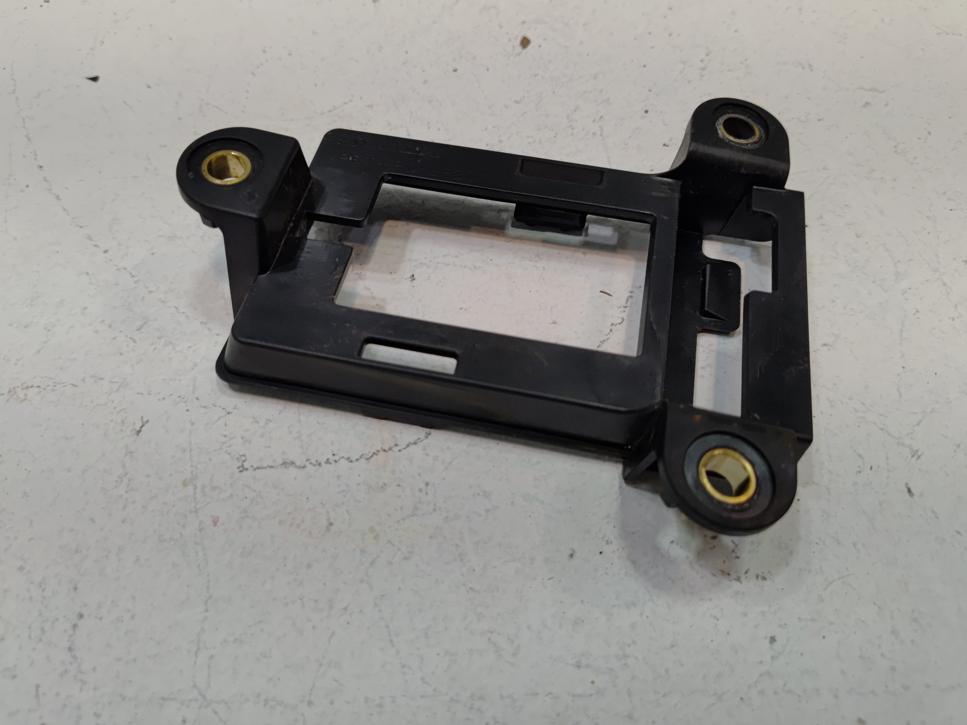 16-22 HONDA PILOT REAR PASSENGER SIDE BLIND SPOT RADAR SENSOR MODULE BRACKET OEM