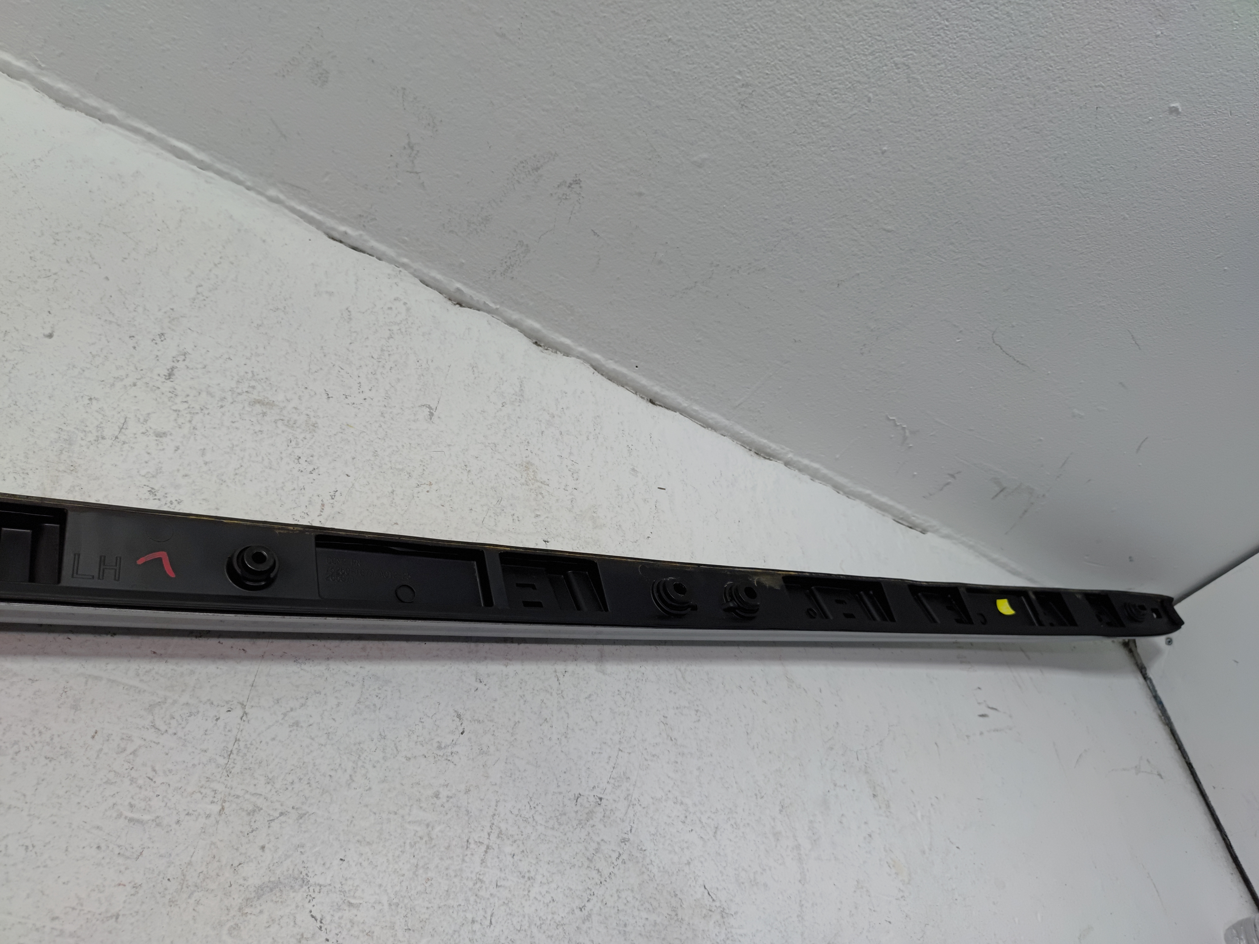 16-2022 Honda Pilot Left Driver Side Roof Rail Luggage Rack Carrier Molding OEM