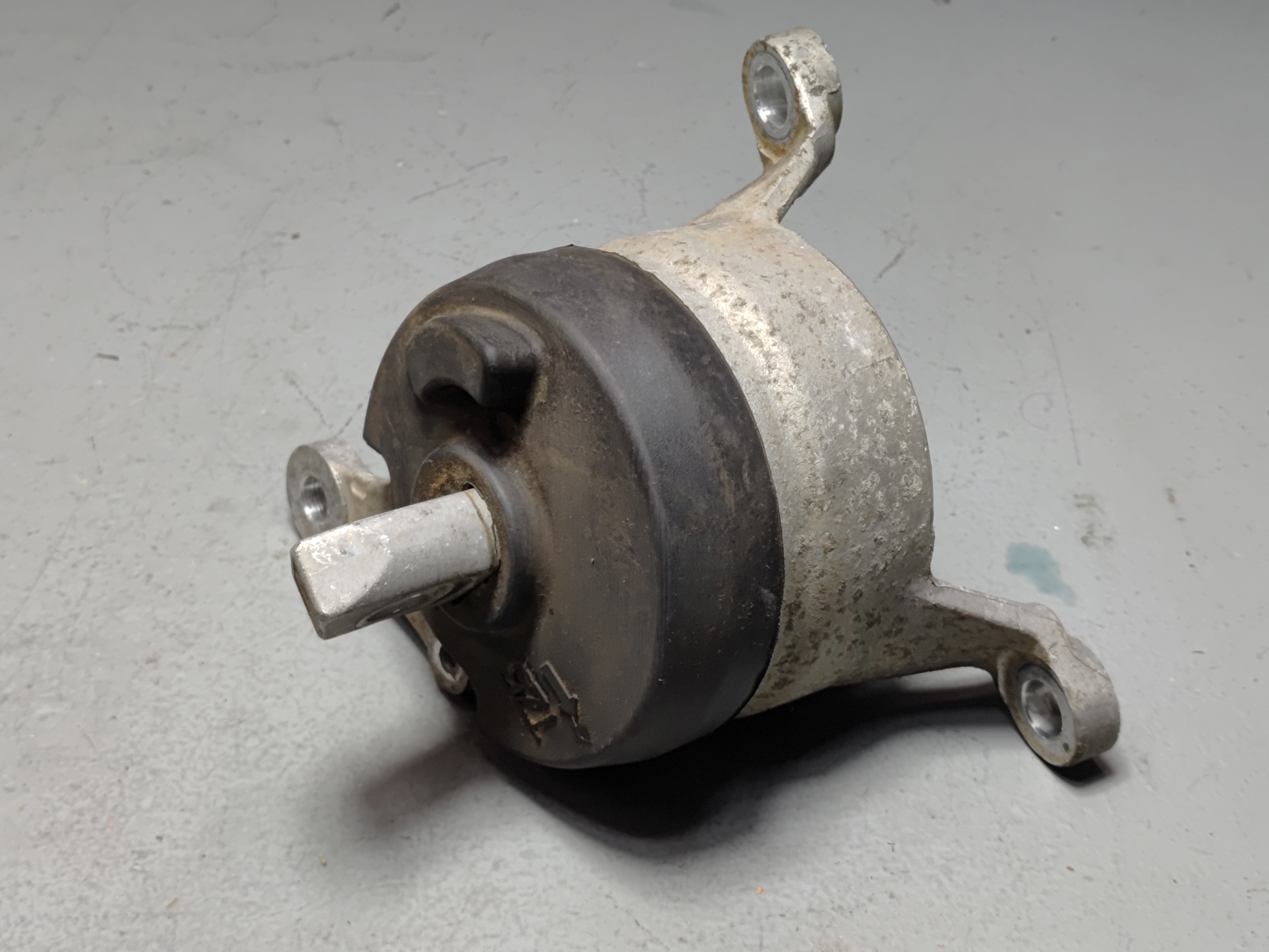 2016-2022 HONDA PILOT ENGINE PASSENGER SIDE MOTOR MOUNT BRACKET SUPPORT OEM