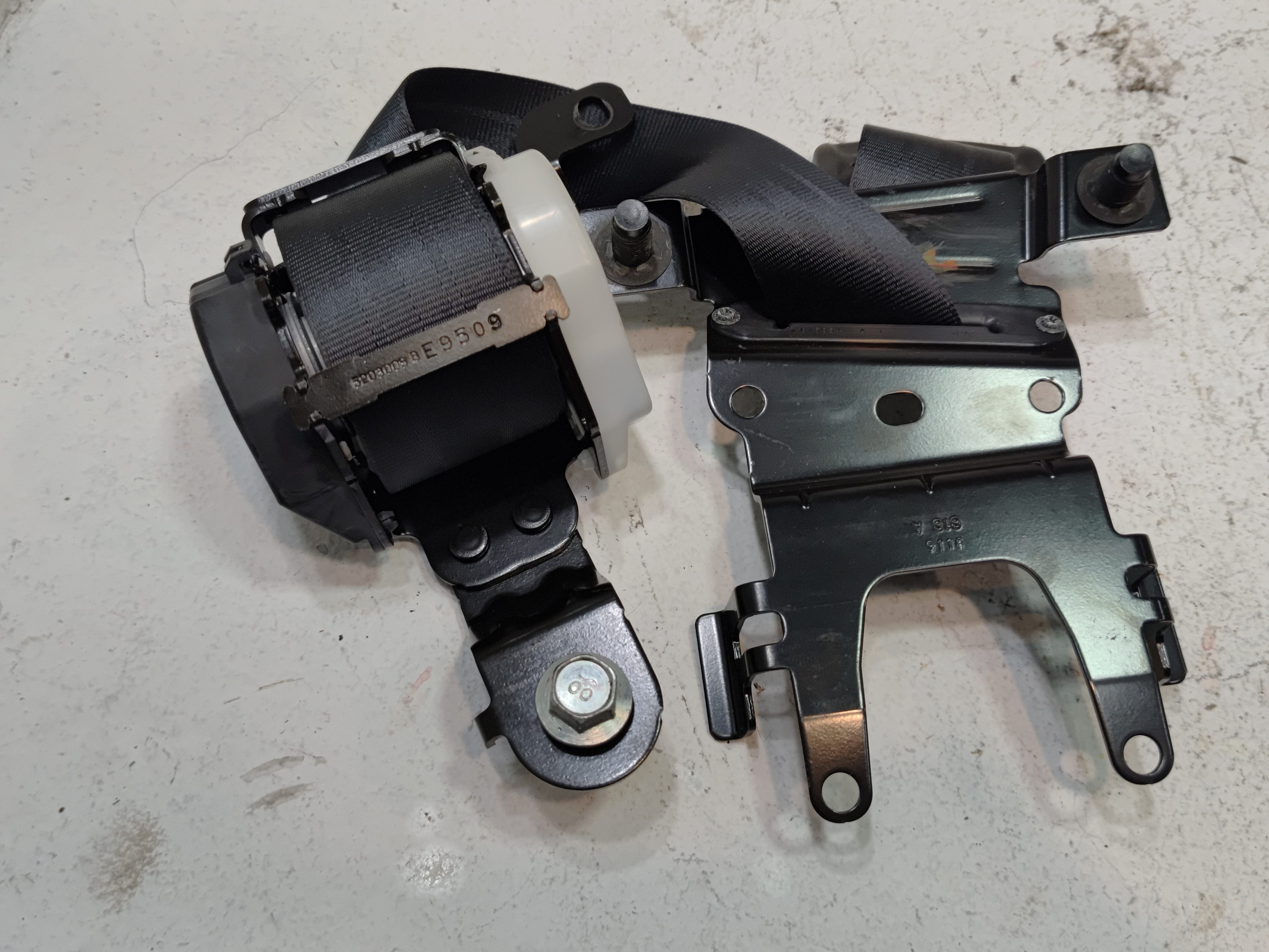 2016-2022 HONDA PILOT REAR CENTER SECOND 2ND ROW SEAT SEATBELT RETRACTOR OEM