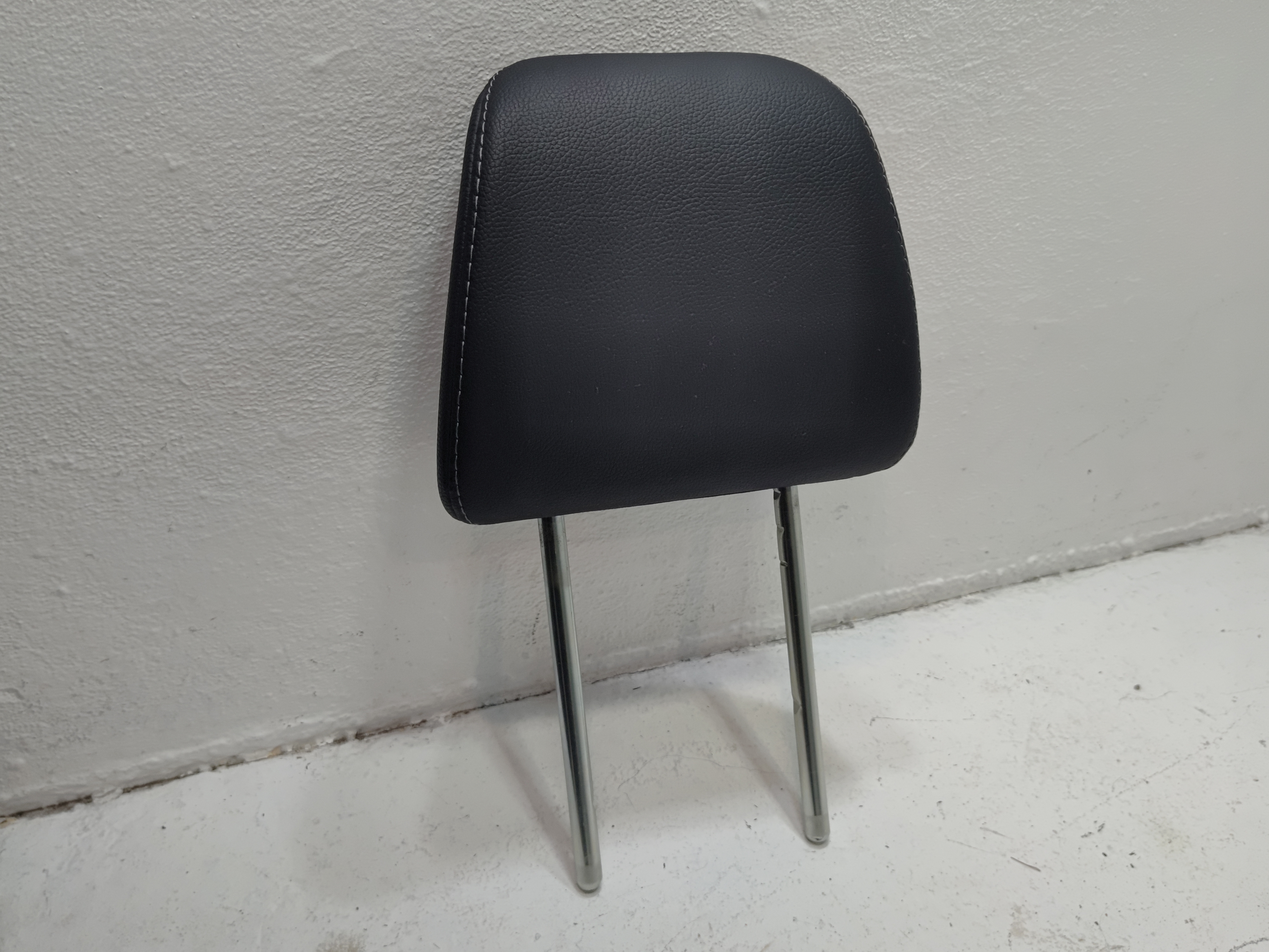 16-22 Honda Pilot Rear Second 2nd Row Passenger Side Seat Headrest Head Rest OEM