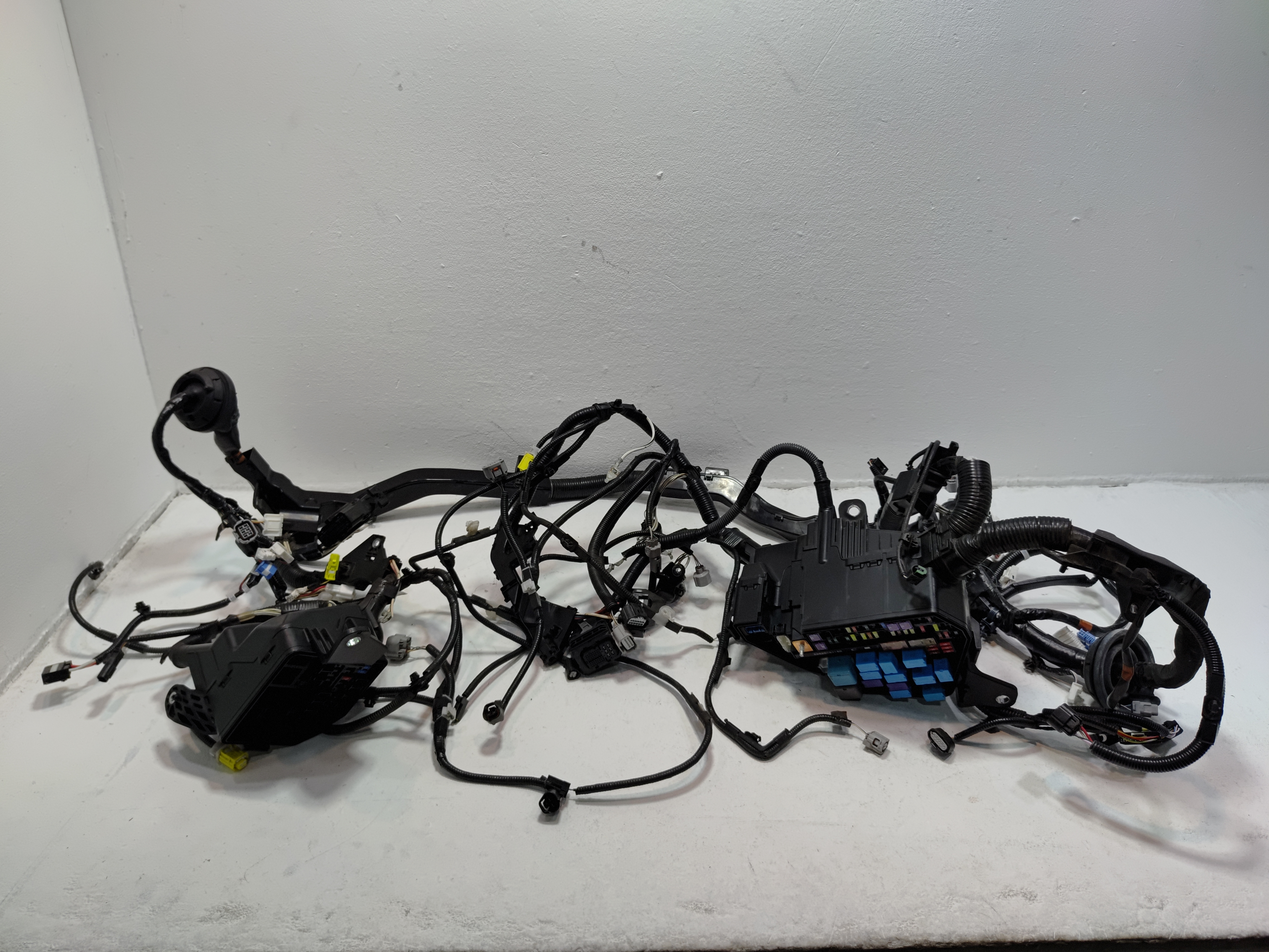 2020-2023 TOYOTA RAV4 LE 2.5L ENGINE ROOM WIRE WIRING HARNESS & FUSE BOX OEM