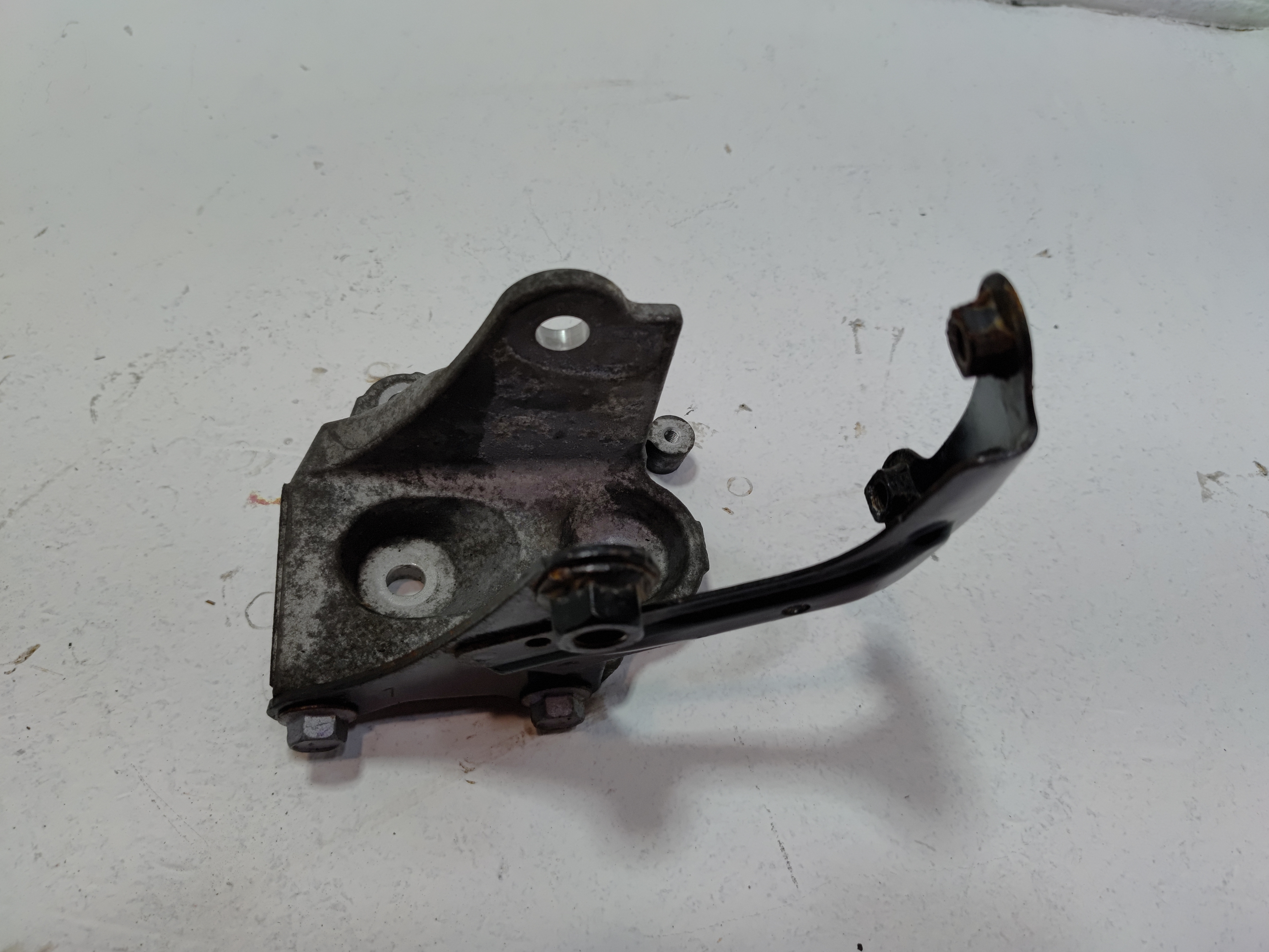 2020-2024 Toyota Camry 2.5L Engine Rear Mount Bracket OEM